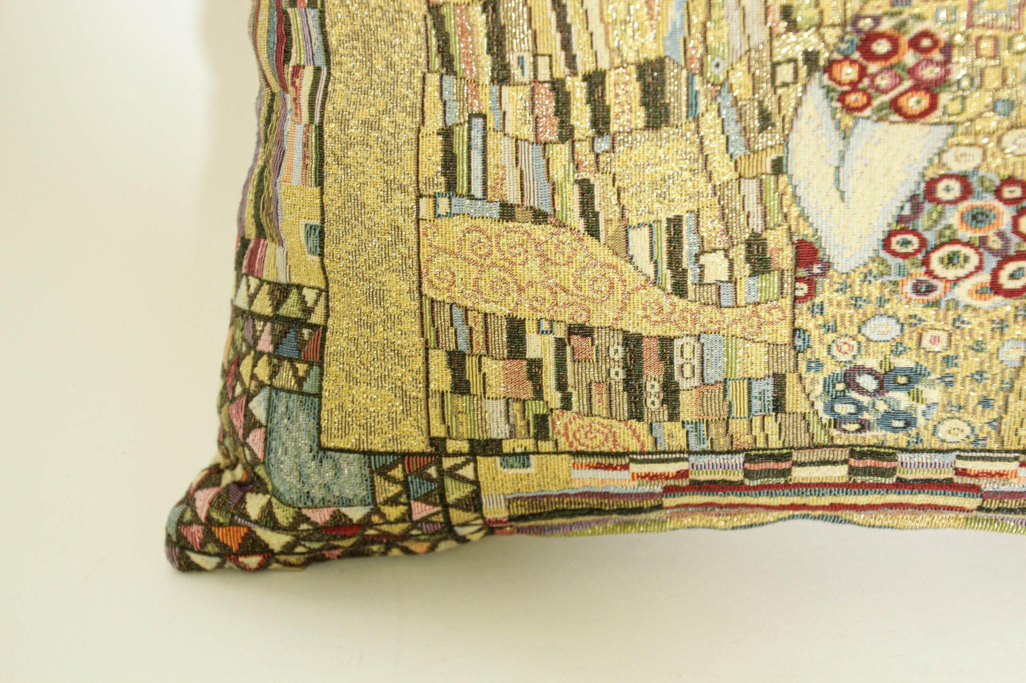 Cuscino da lancio The Kiss di Gustav Klimt in vendita 1