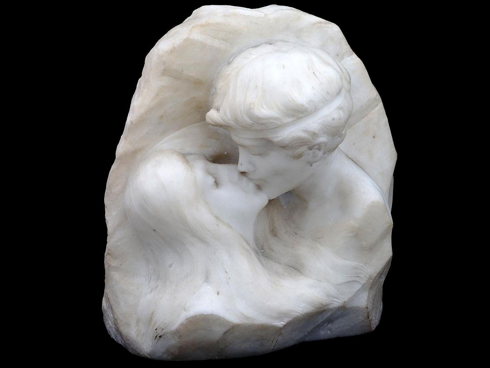 El beso Escultura de mármol del italiano Ugo Passani Mármol en venta