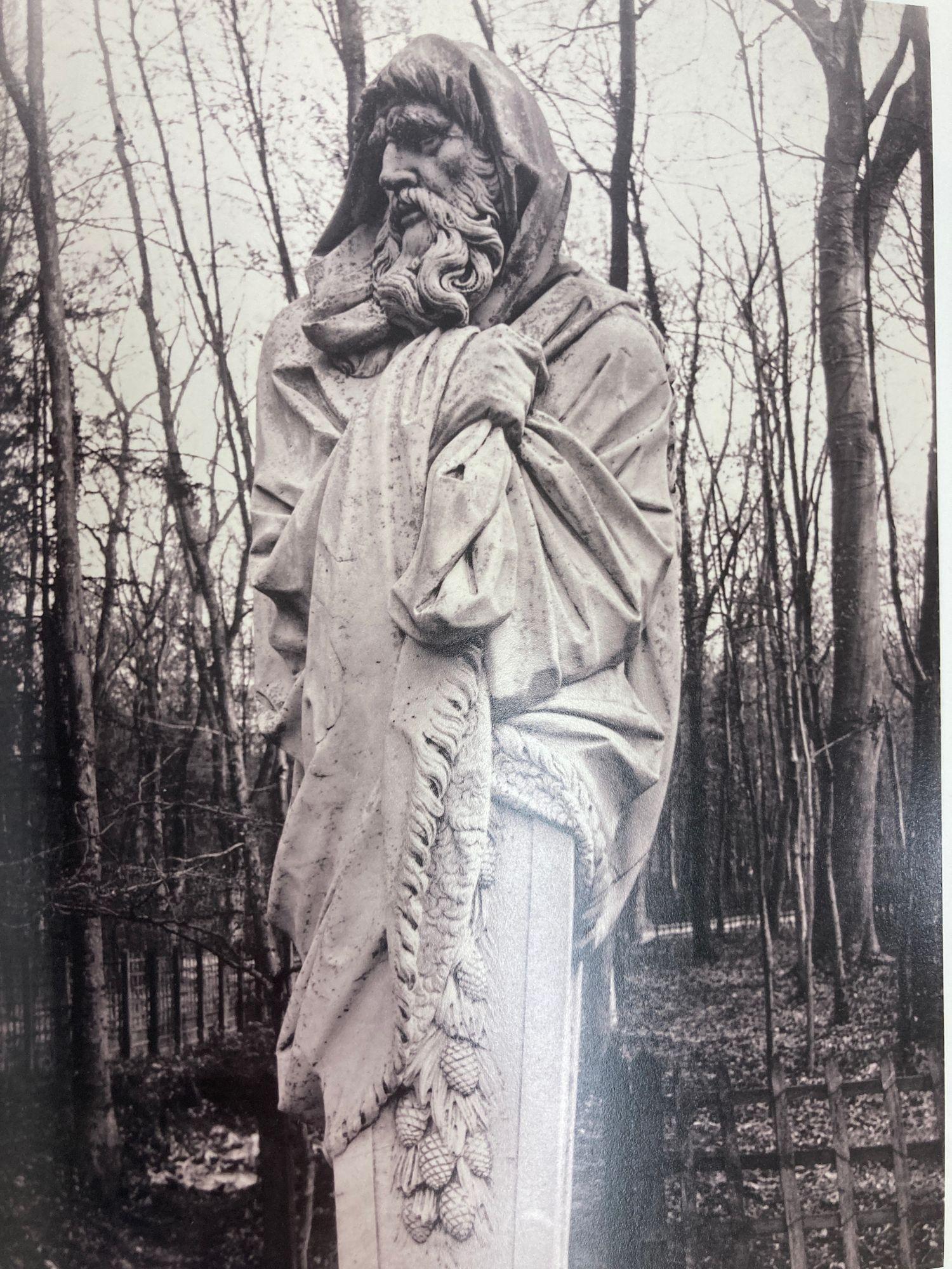 La photographie de la baiser d'Apollon et sa sculpture de 1845 à nos jours par Jeffrey Fraen en vente 2