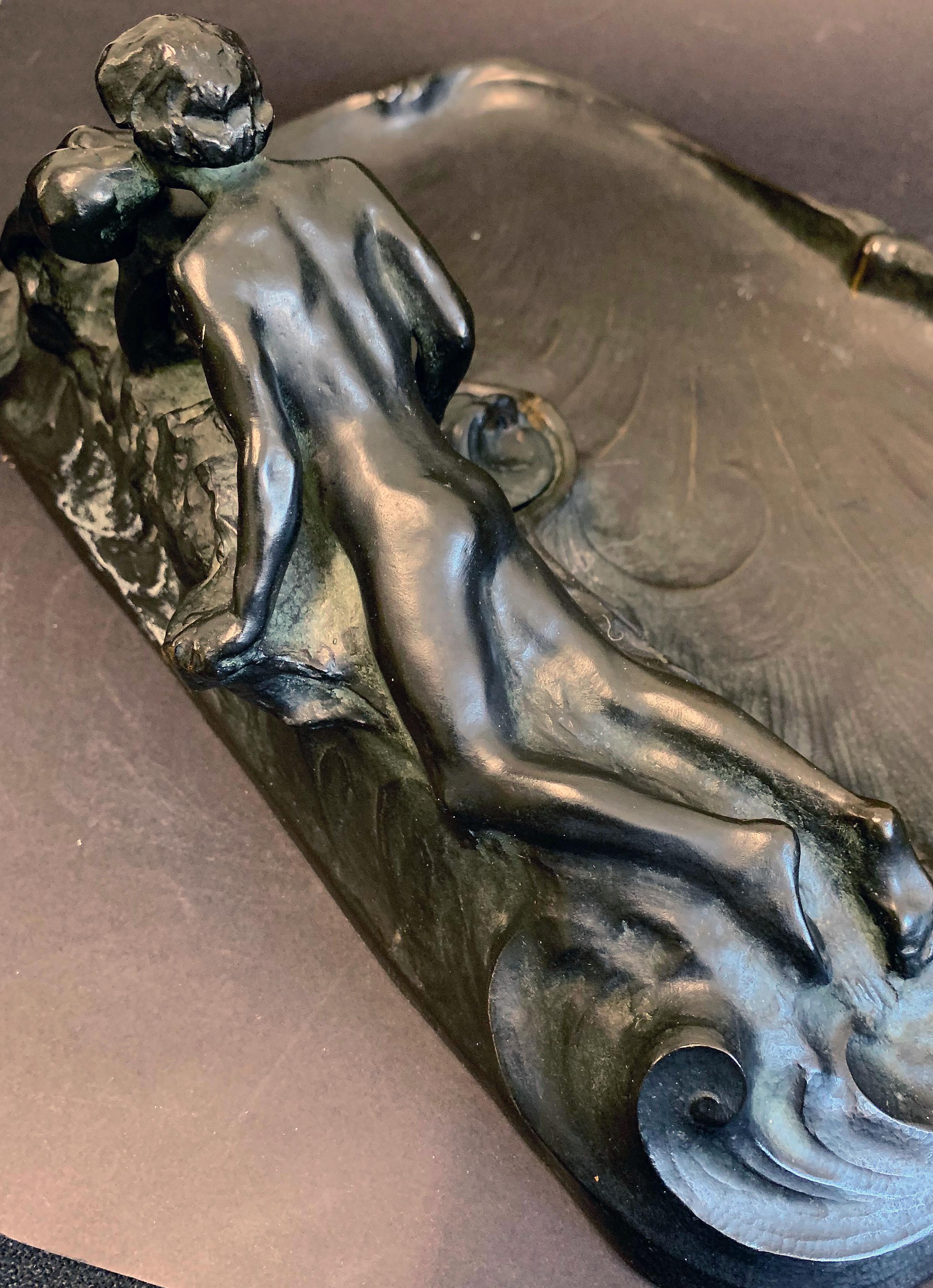 Romantisches, seltenes Bronze-Tintenfass/ Stifttablett „The Kiss“ mit Aktdarstellungen und Aquatischem Motiv (Schwedisch) im Angebot