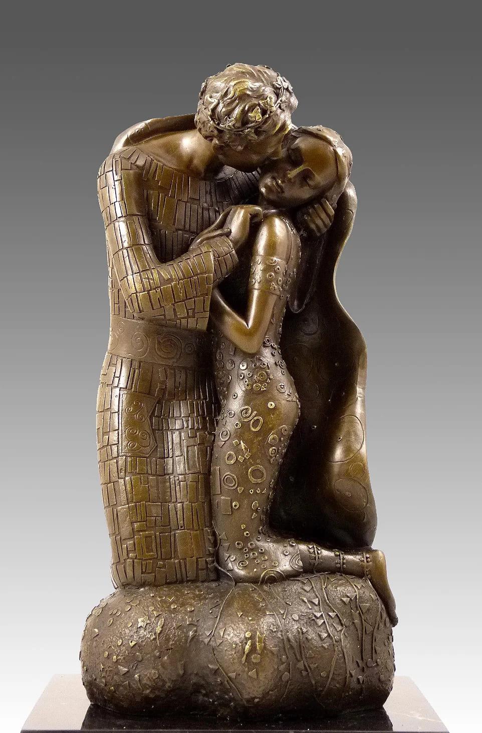 The Kiss – Stunning Bronze Sculpture Inspired by Gustav Klimt In Good Condition For Sale In Saint-Ouen, FR