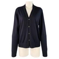 THE KOOPLES: Cárdigan de cuello en V de lana merina en azul marino y negro, talla M, con botones con forma de calavera