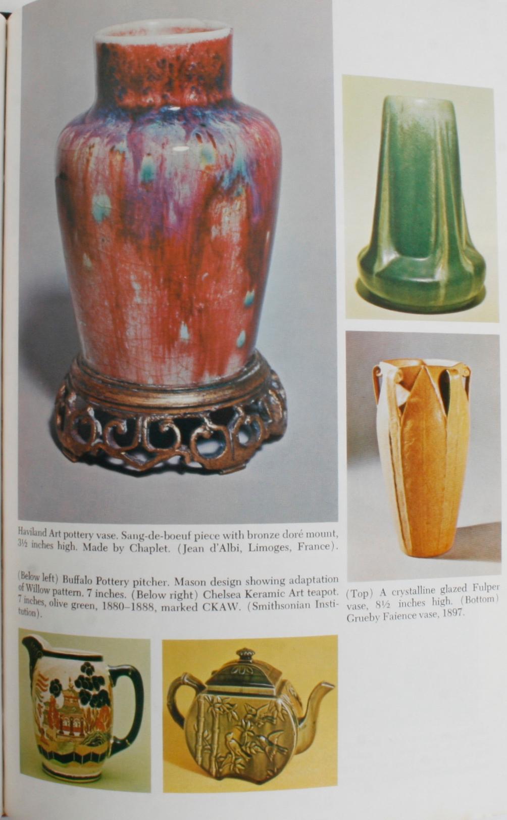The Kovel's Collector's Guide to American Art Pottery par Ralph et Terry Kovel. New York : Crown Publishers, Inc., 1974. Couverture rigide avec jaquette. 369 pp. Un guide de référence détaillé sur la poterie d'art américaine, comprenant les