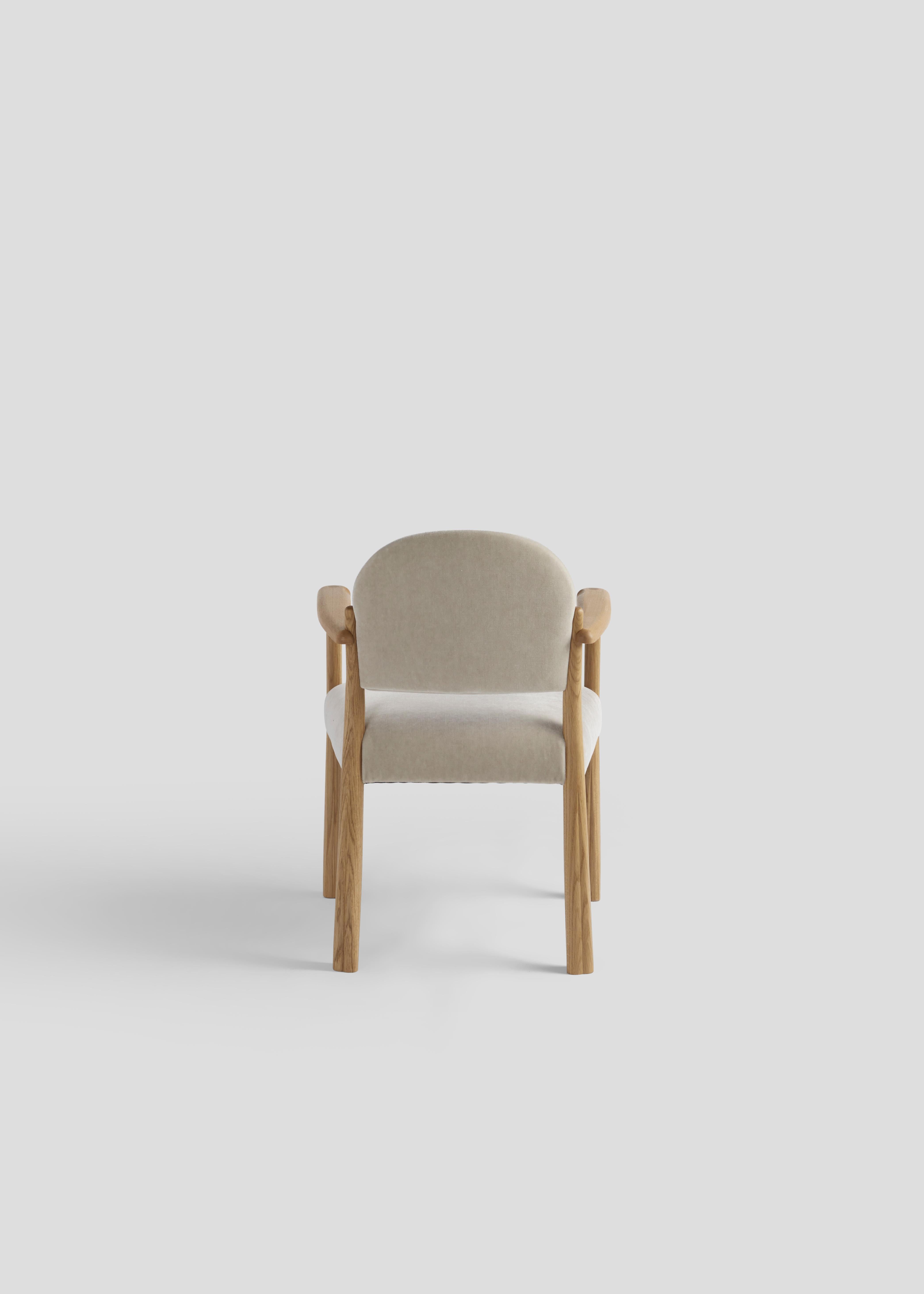 Der Kudu Carver Esszimmerstuhl in Eiche Natural von Sister by Studio Ashby (Moderne der Mitte des Jahrhunderts) im Angebot