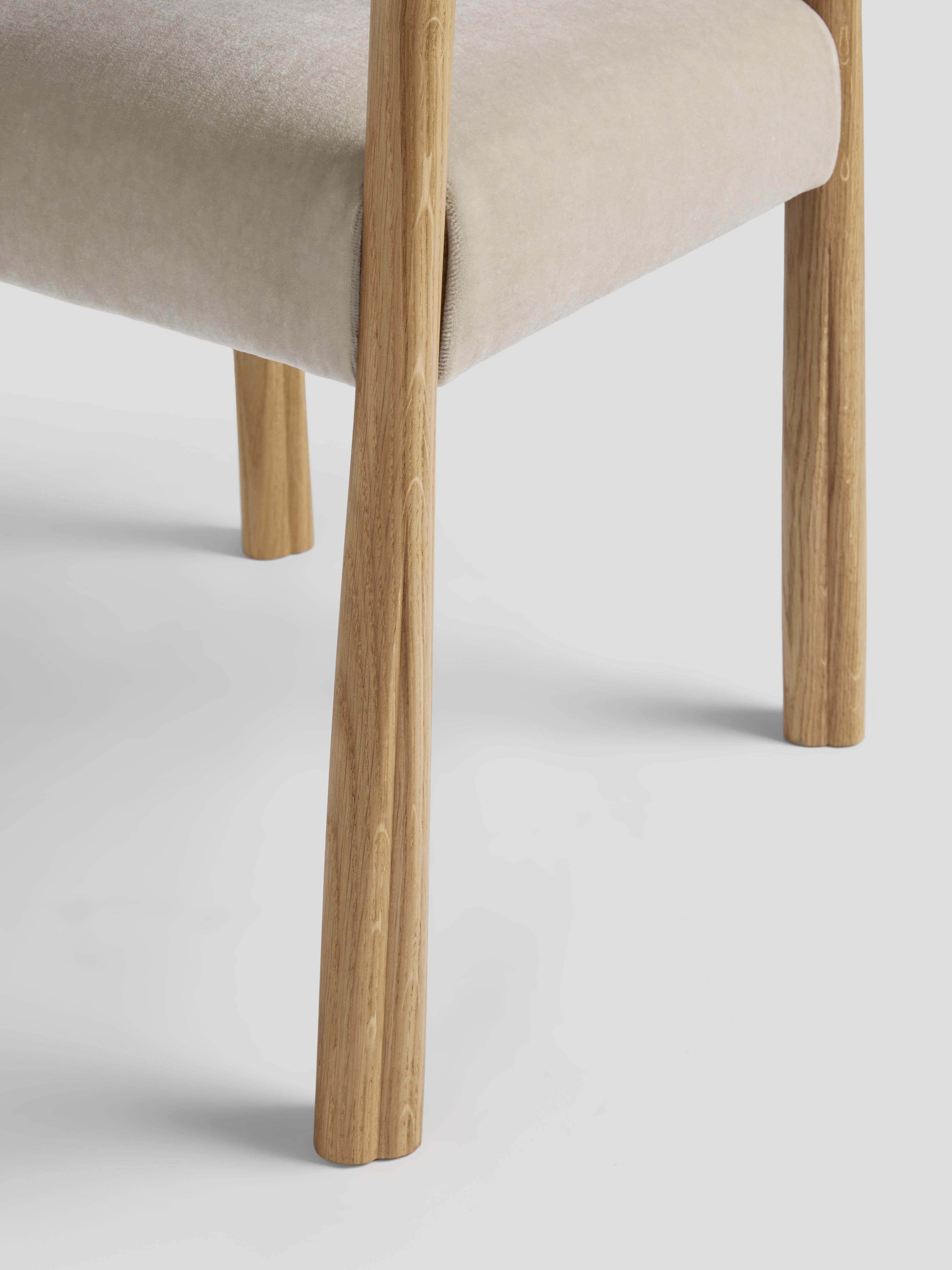 Der Kudu Carver Esszimmerstuhl in Eiche Natural von Sister by Studio Ashby (Britisch) im Angebot