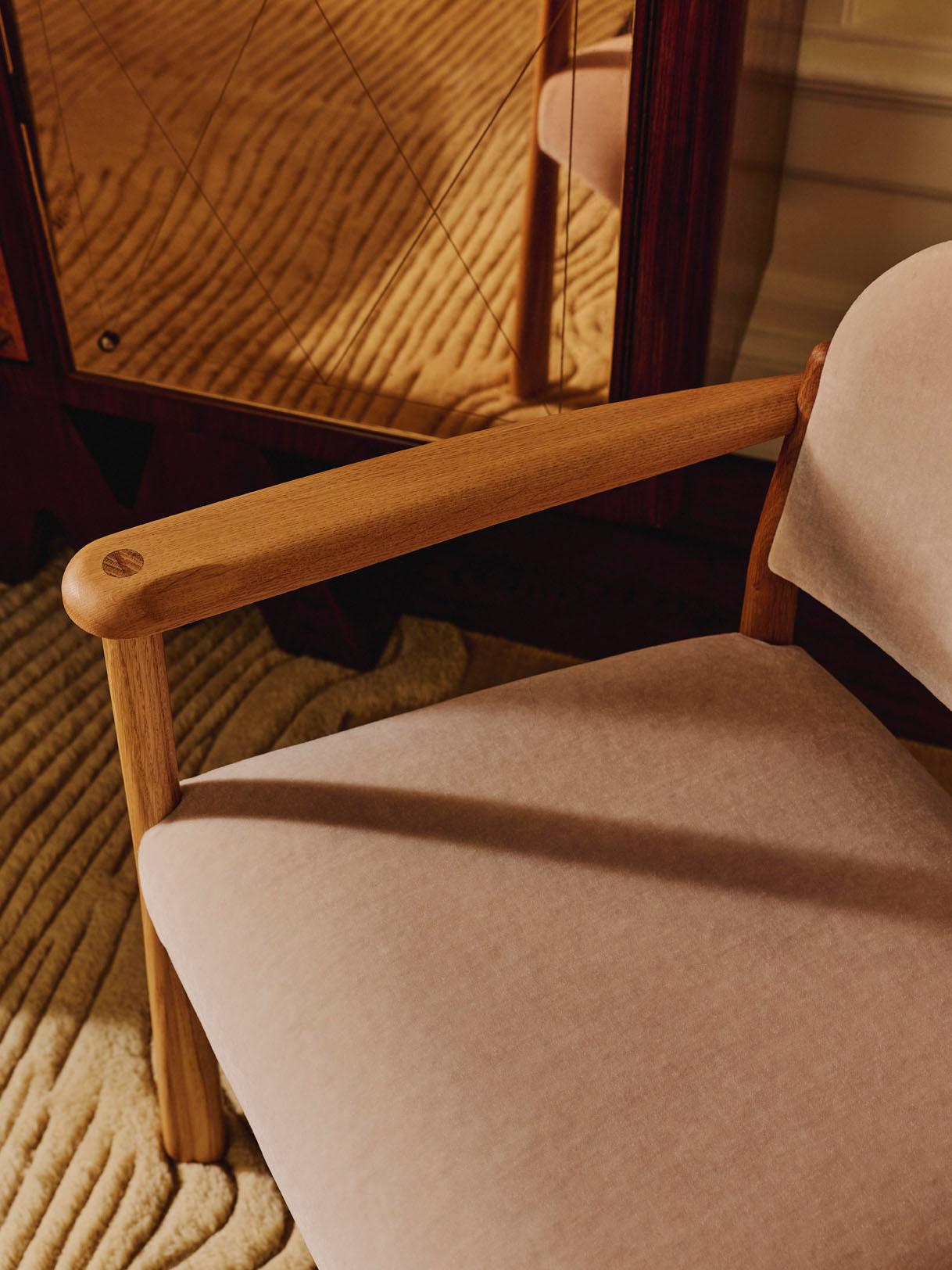 Der Kudu Carver Esszimmerstuhl in Eiche Natural von Sister by Studio Ashby (21. Jahrhundert und zeitgenössisch) im Angebot