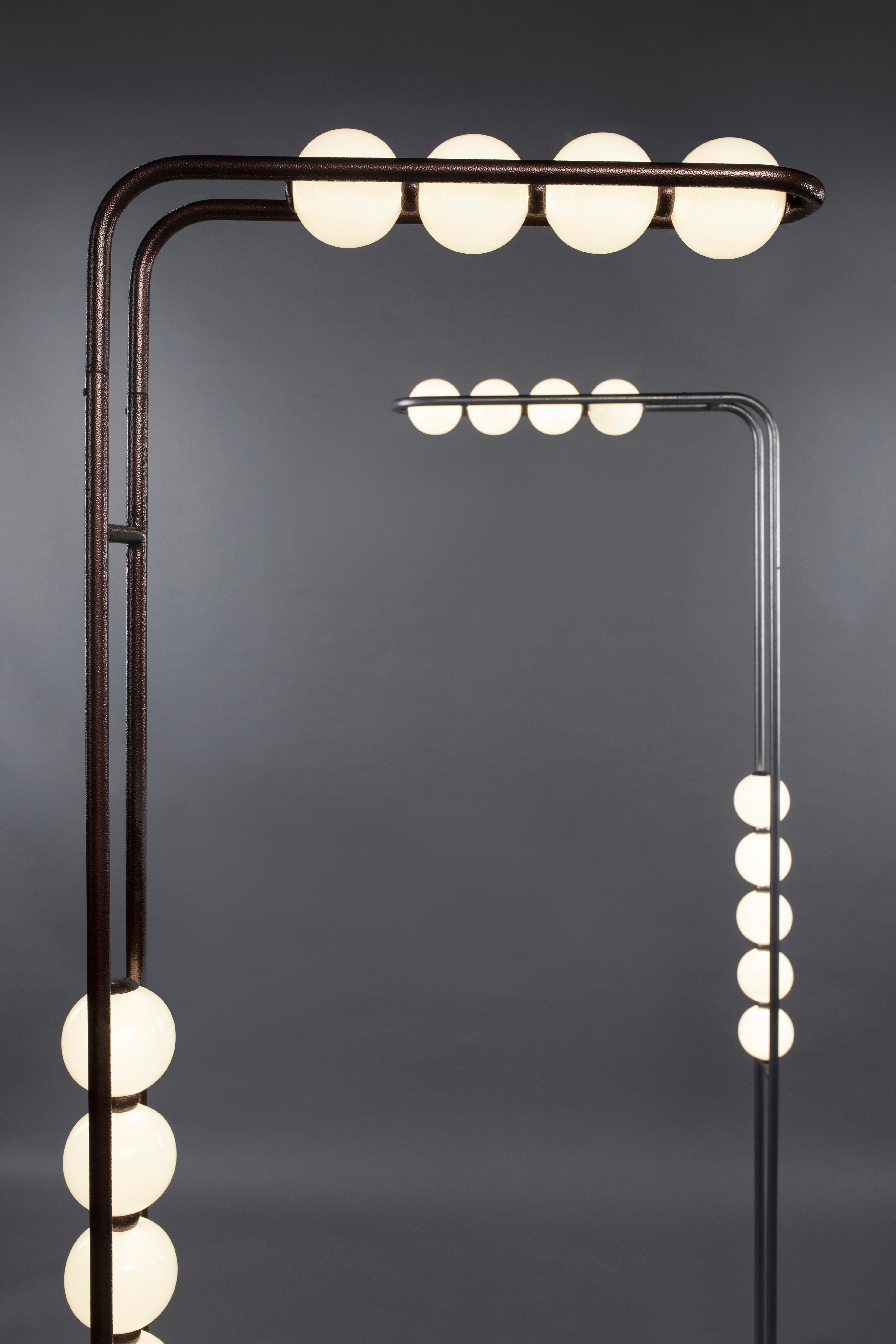 La Lámpara de Pie Doblada en L con LED Integrado y Recubrimiento de Polvo MS Bauhaus en venta