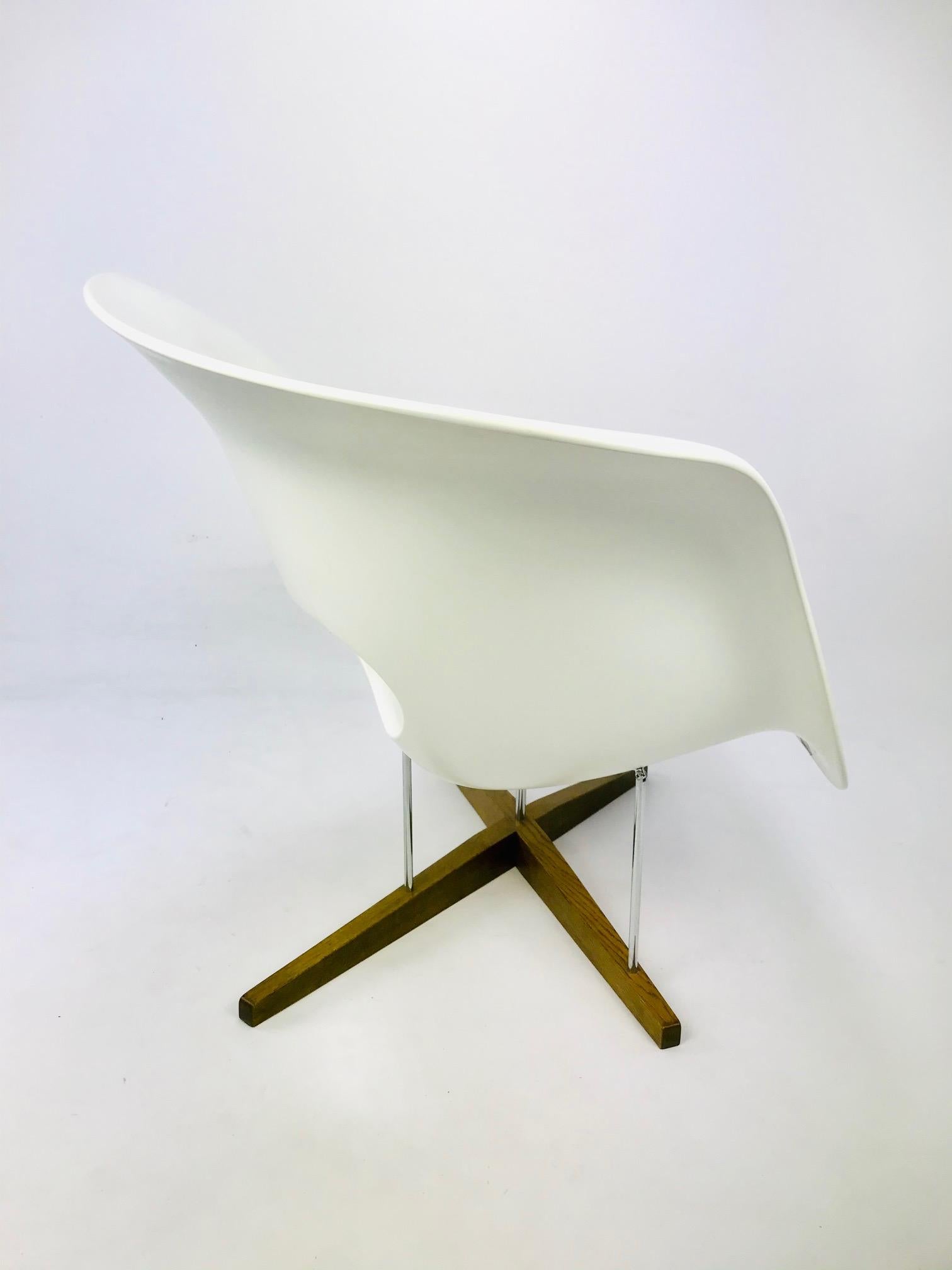 The La Chaise Lounge Chair, Design by Charles & Ray Eames by Vitra 2
