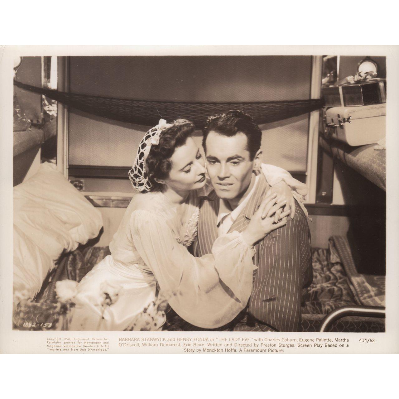 Original US-Silbergelatinefoto von 1941 für den Film The Lady Eve unter der Regie von Preston Sturges mit Barbara Stanwyck / Henry Fonda / Charles Coburn / Eugene Pallette. Sehr guter Zustand. Bitte beachten Sie: Die Größe ist in Zoll angegeben und