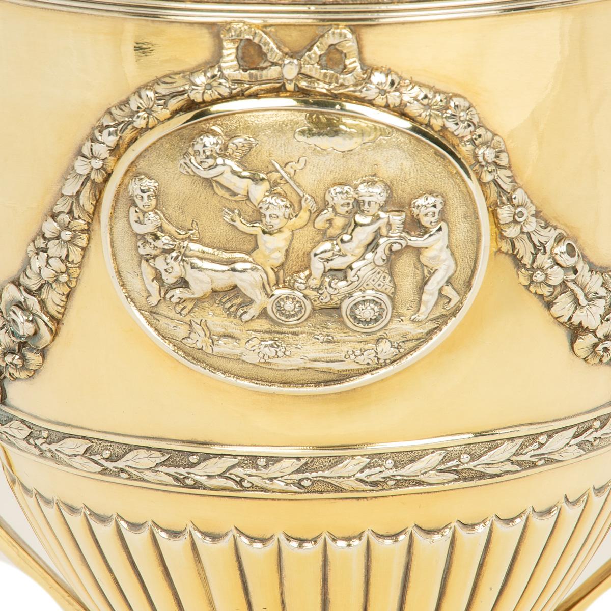 El gran e interesante trofeo de plata dorada del capitán George en venta 5