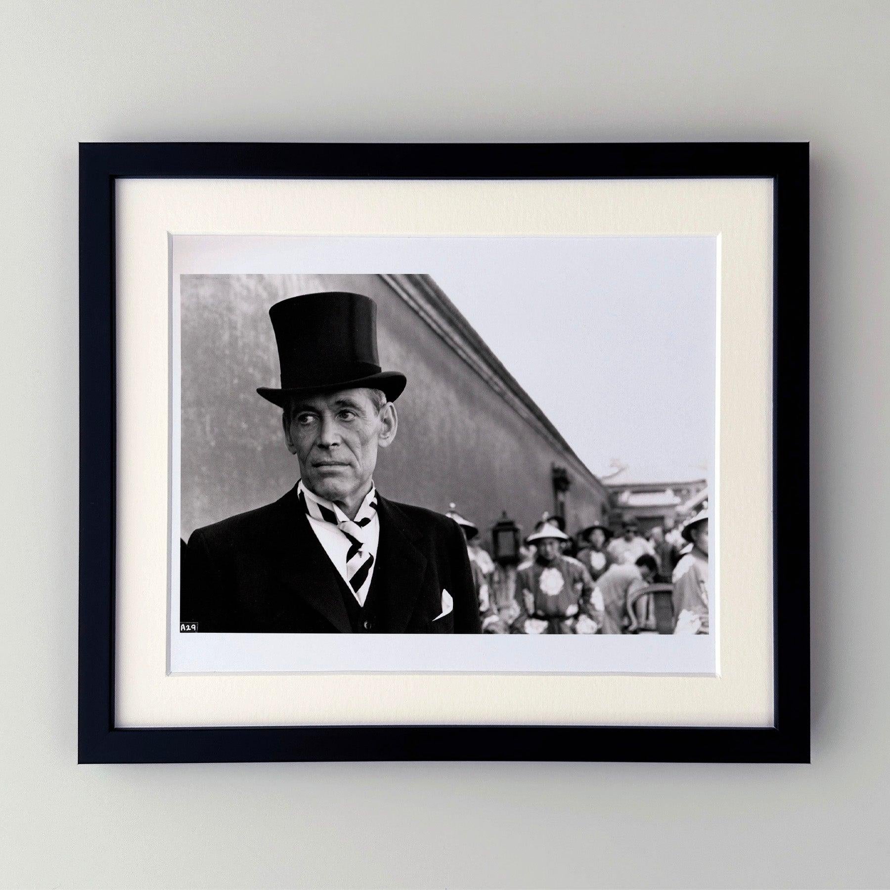 Original 8x10 Zoll Publicity Film Still für The Last Emperor (1987) mit Peter O'Toole in der Hauptrolle und unter der Regie von Bernardo Bertolucci.

Werbefotos (Film/Produktion) wurden erstellt, um die Studios bei der Werbung für ihre neuen Filme