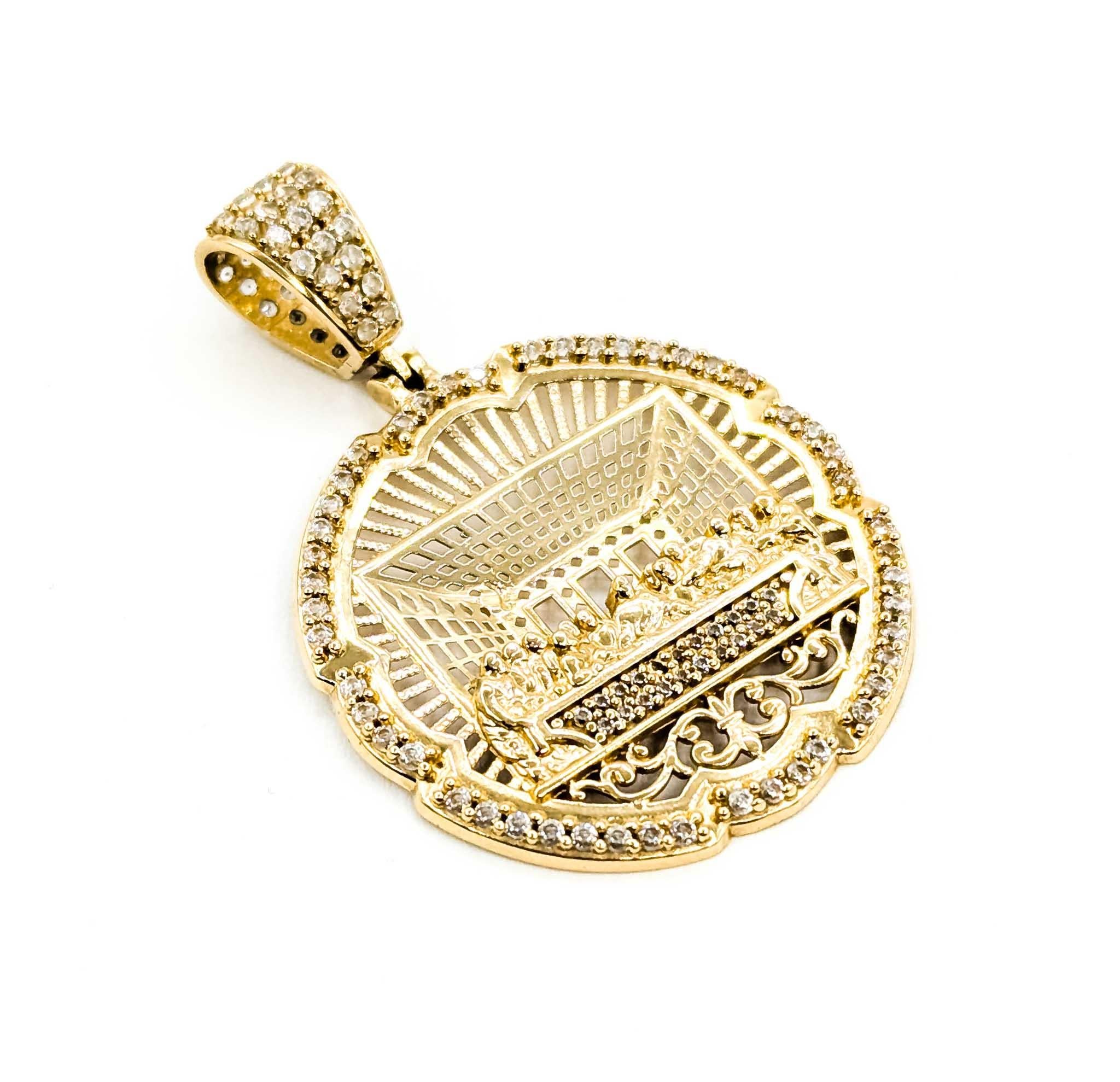 Das letzte Abendmahl Anhänger in 10k Gelbgold mit CZ Steinen (Zeitgenössisch) im Angebot