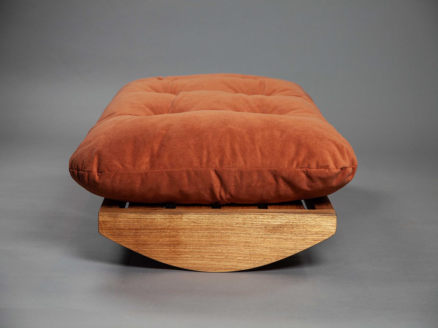 Fauteuil The Laziness en bois massif brésilien avec pouf à bascule en vente 2