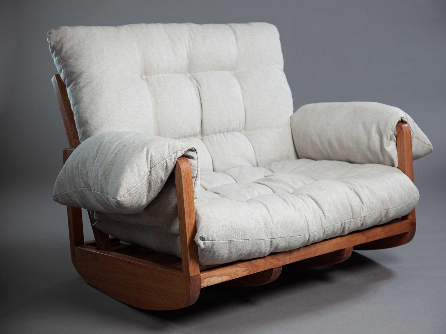 Fauteuil The Laziness en bois massif brésilien avec pouf à bascule en vente 4
