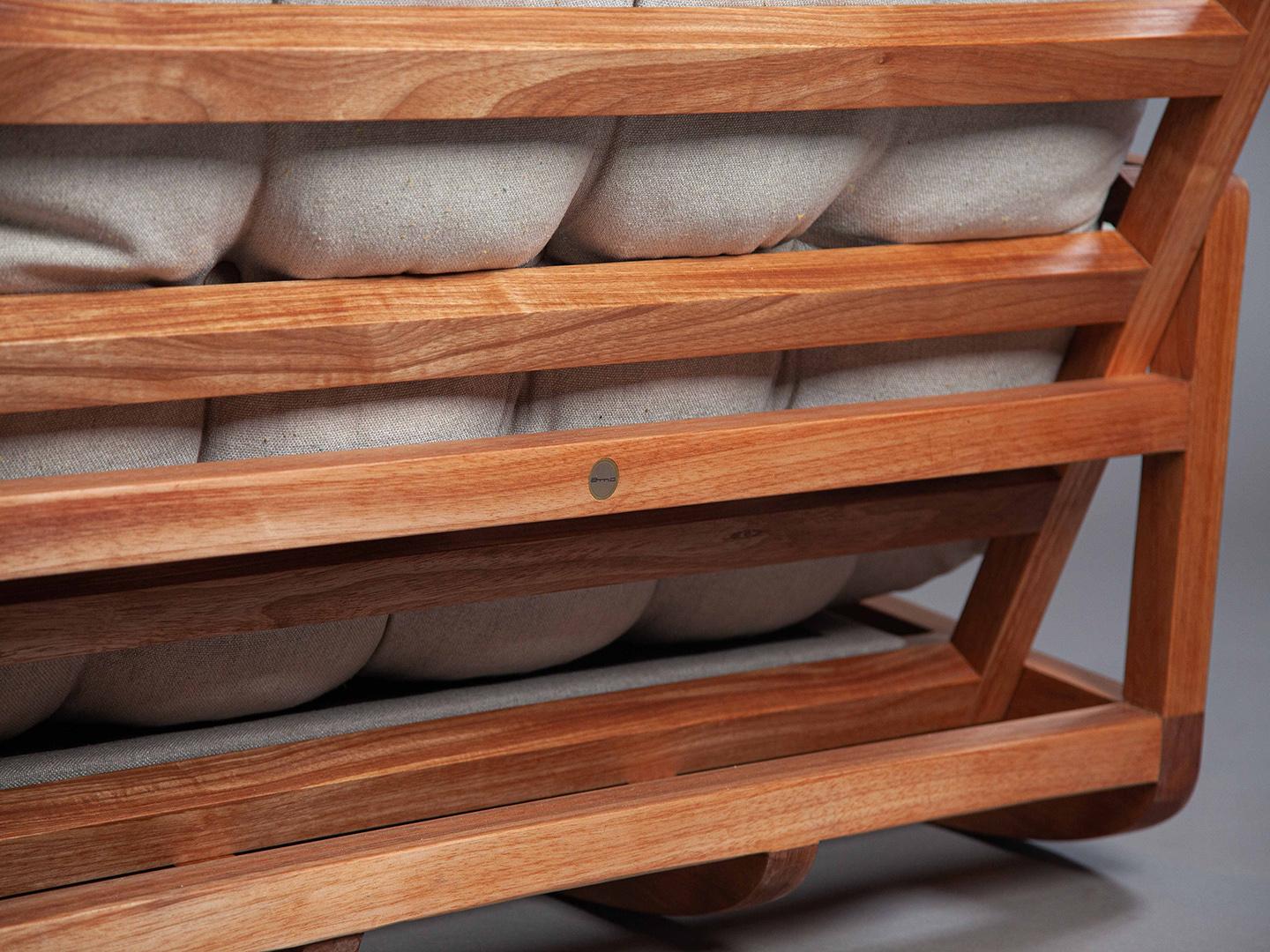 Fauteuil The Laziness en bois massif brésilien avec pouf à bascule en vente 9