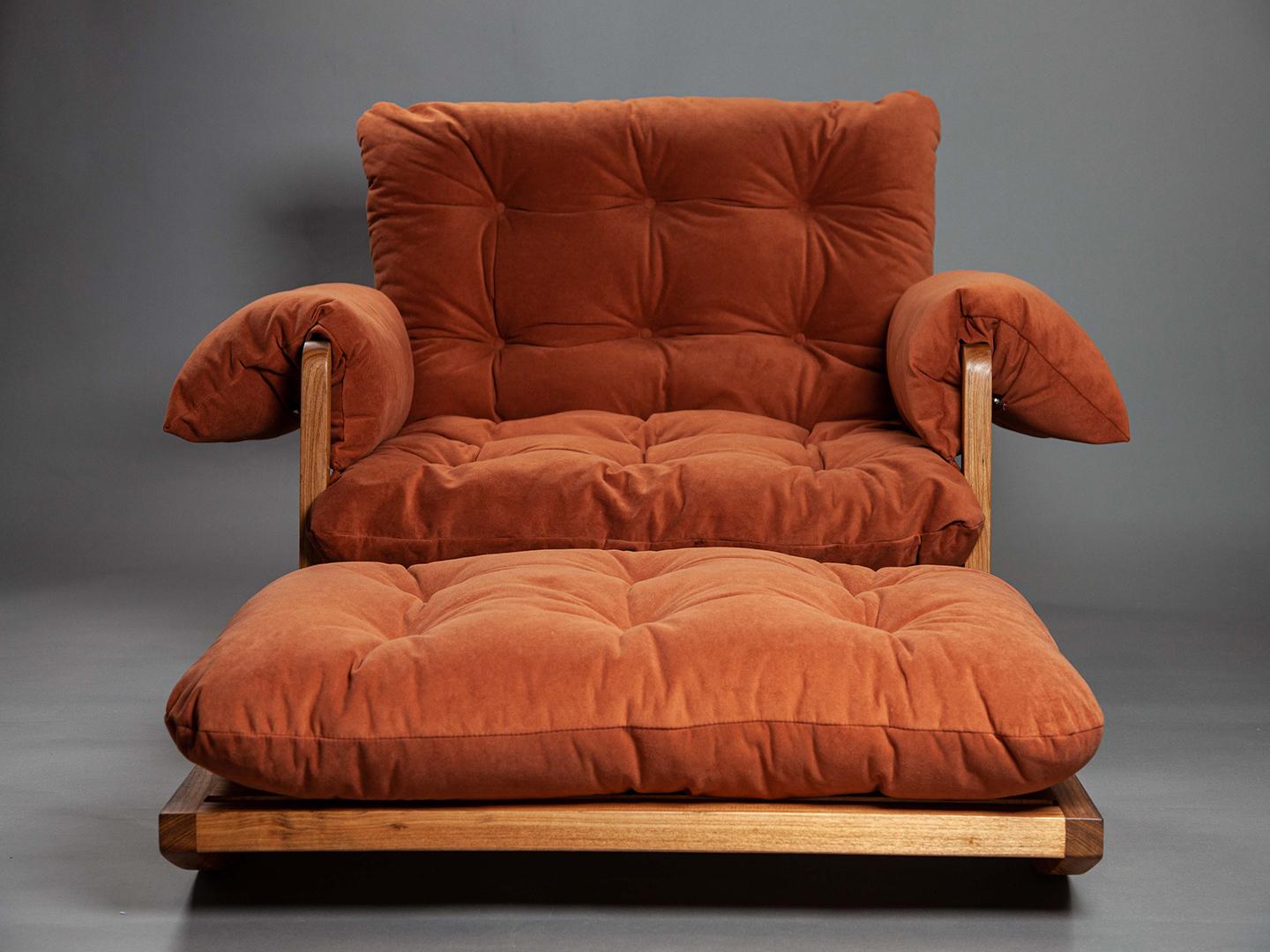 Brésilien Fauteuil The Laziness en bois massif brésilien avec pouf à bascule en vente