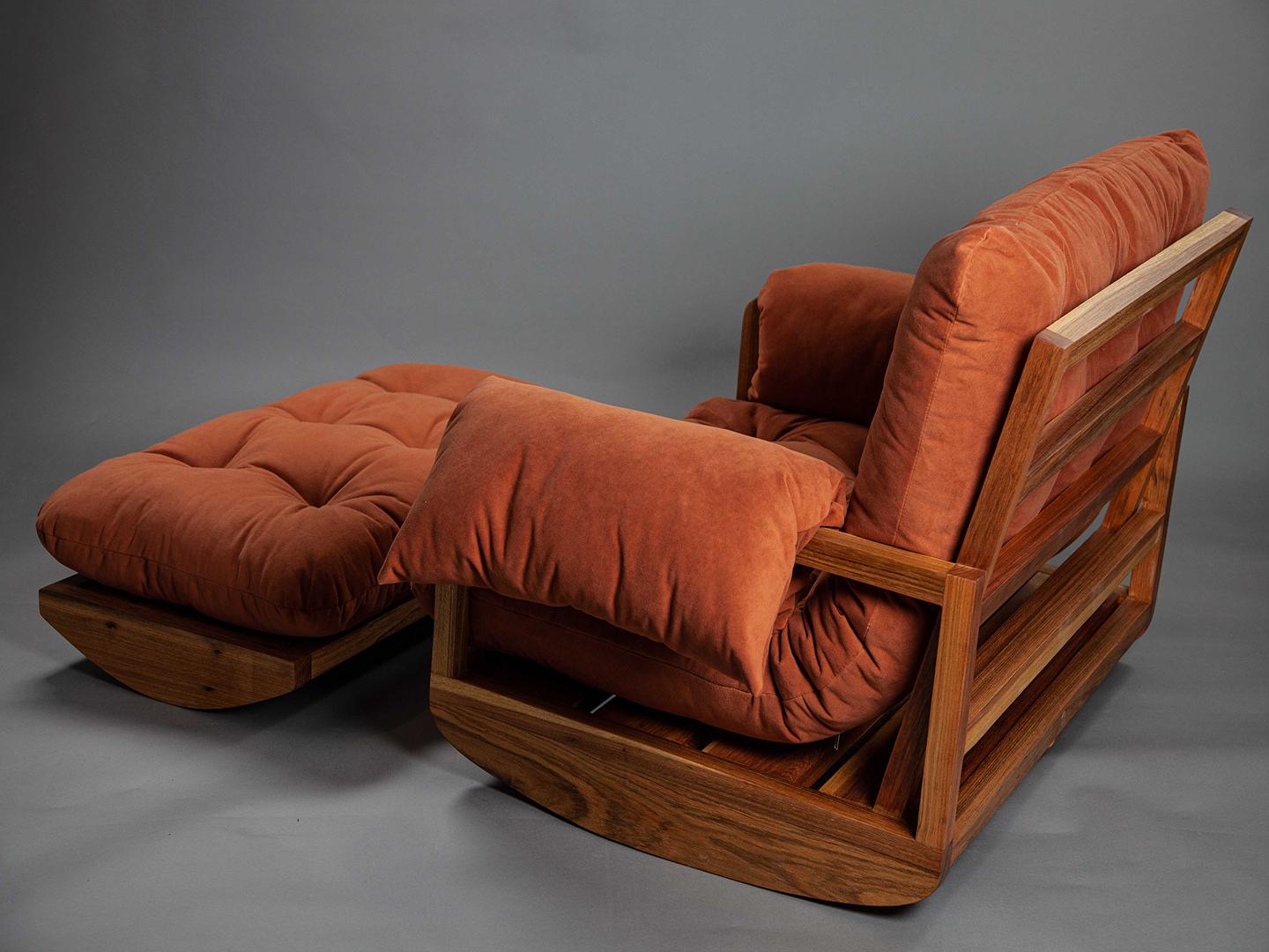 Fauteuil The Laziness en bois massif brésilien avec pouf à bascule Neuf - En vente à São Paulo, SP