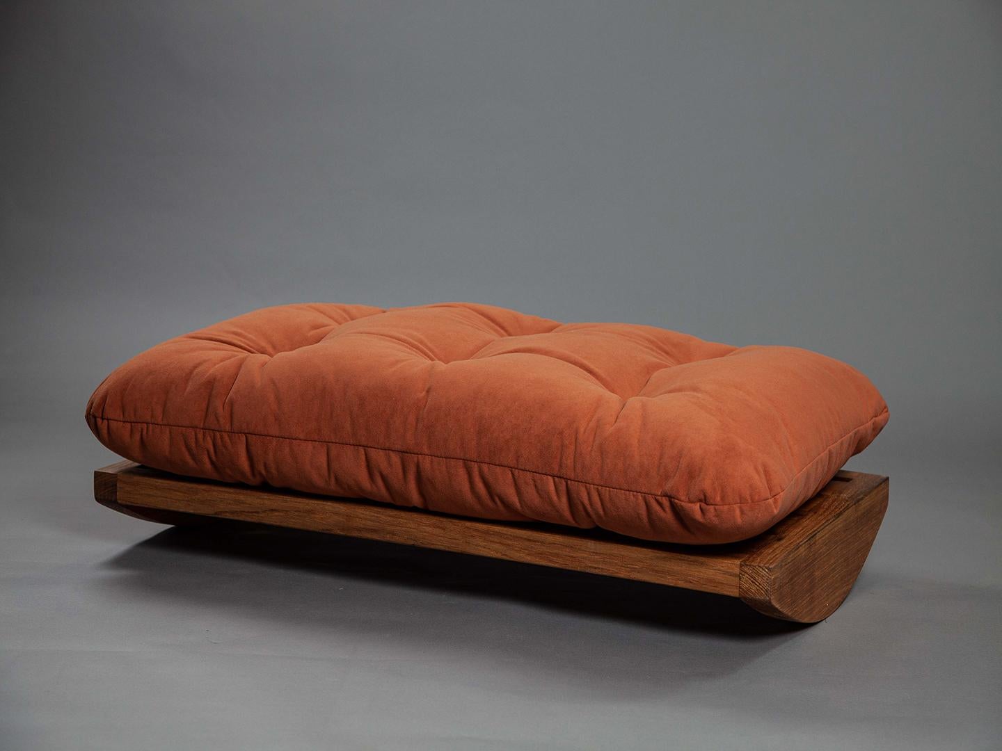 Fauteuil The Laziness en bois massif brésilien avec pouf à bascule en vente 1