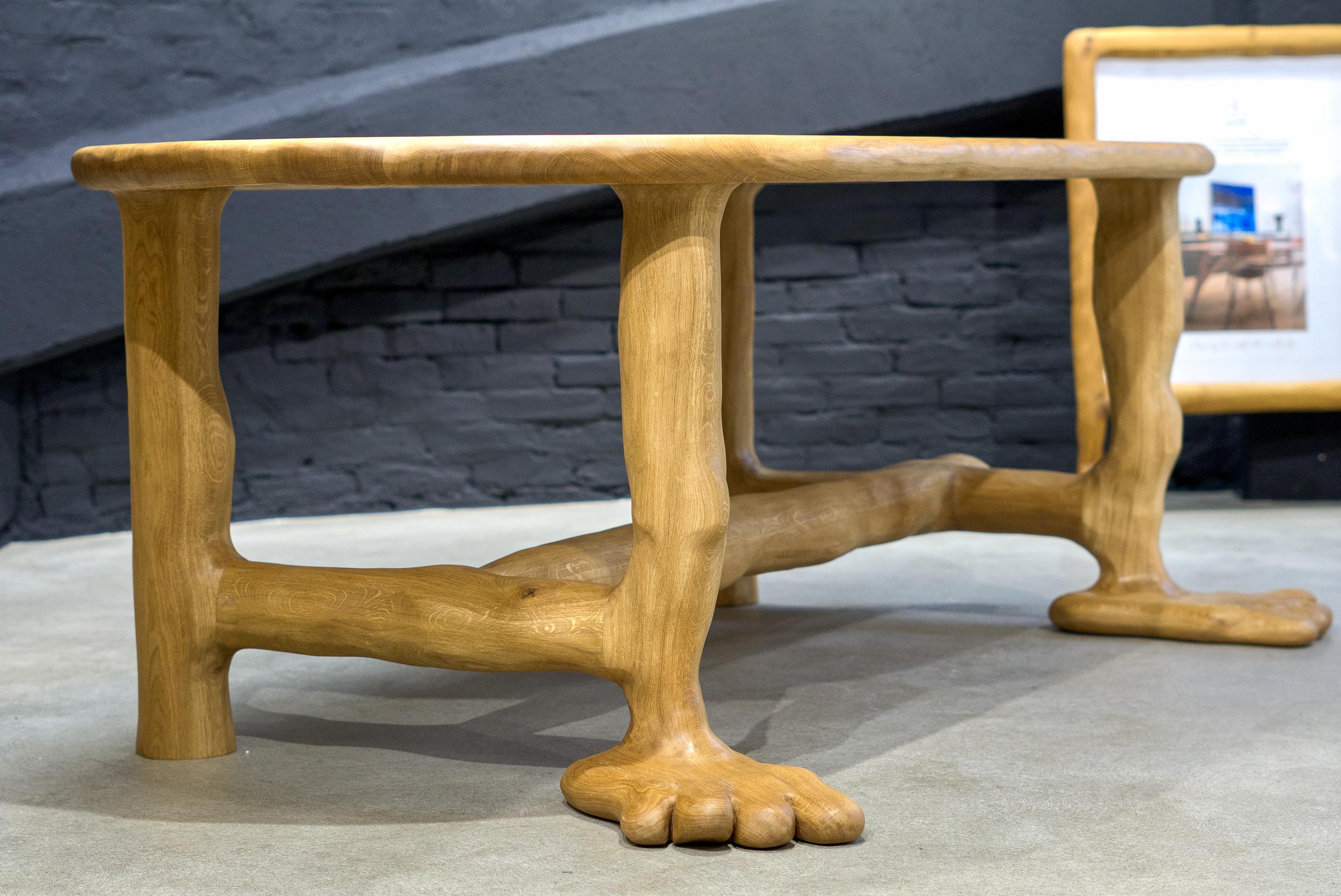 The Leg Dining Table - Sculptural Table in Oak Wood In New Condition For Sale In Aach, DE