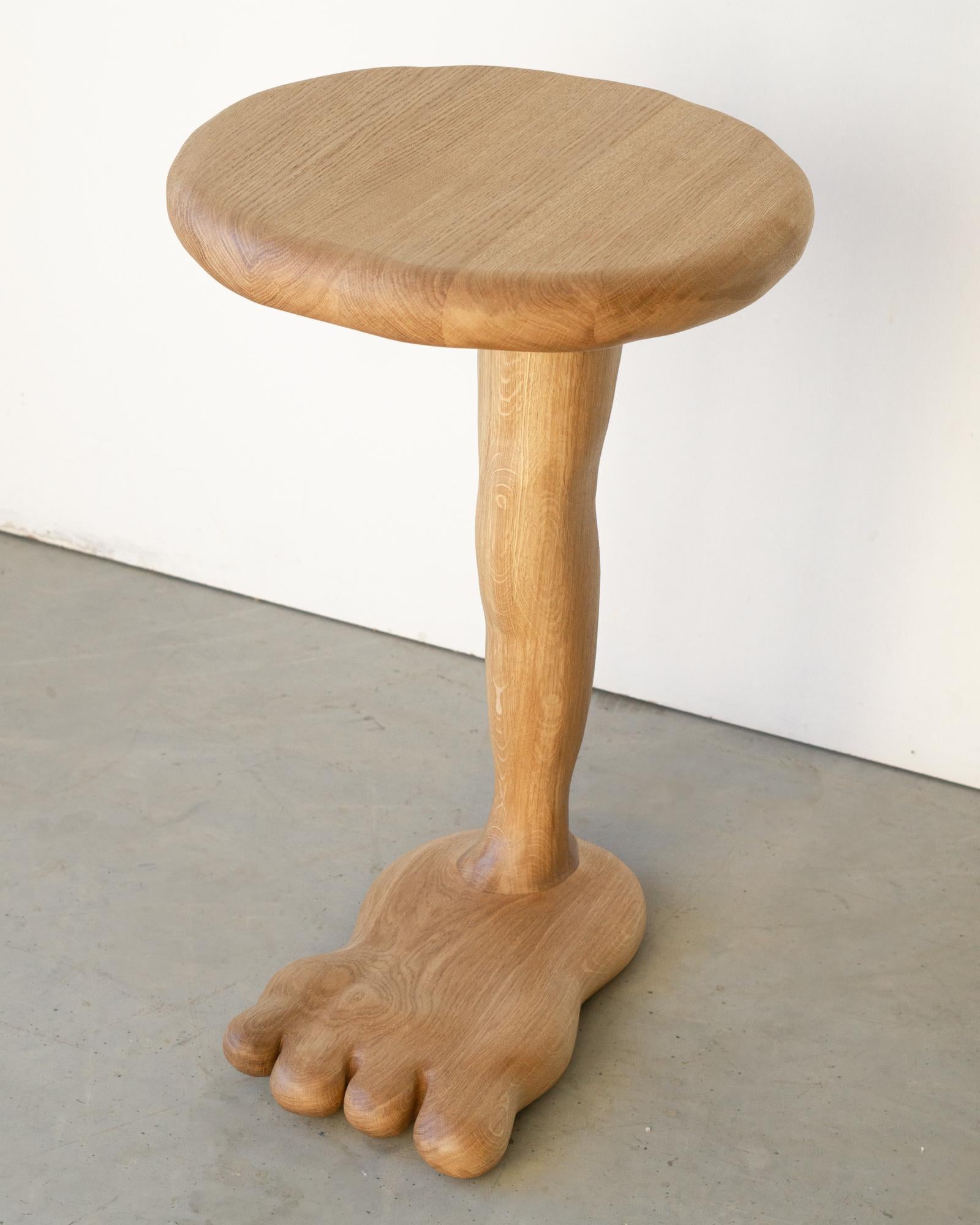 The Leg Side Table - Sculptural Table in Oak Wood For Sale 2