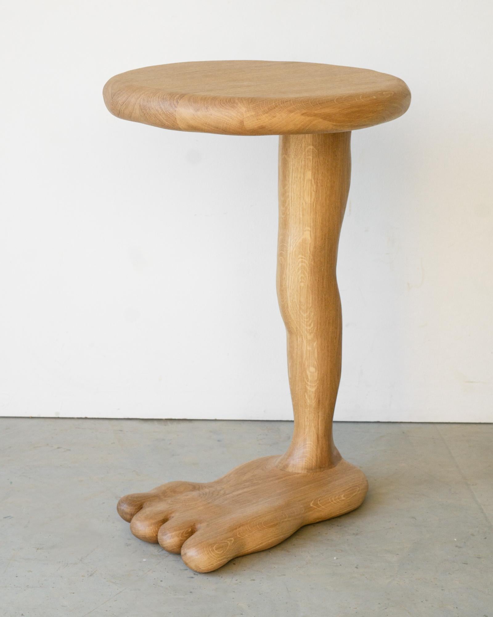 The Leg Side Table - Sculptural Table in Oak Wood For Sale 3