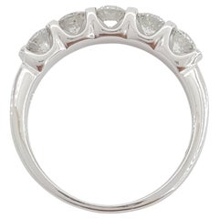 Anello a fascia con 5 pietre di diamante rotondo con taglio a brillante