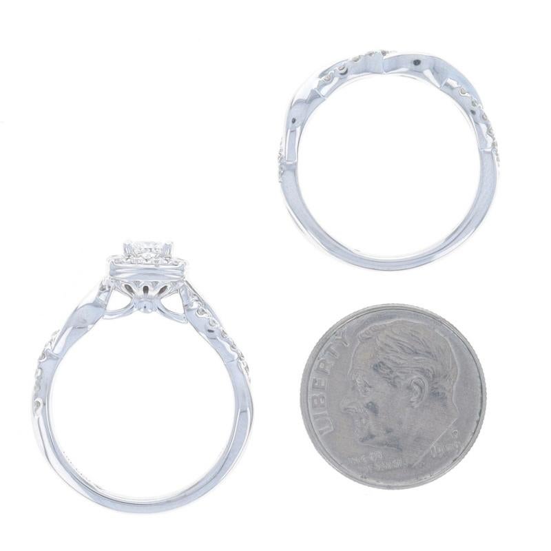 The LEO Diamond Halo Alianza de compromiso Oro blanco 14k LEO Princess .70ctw en venta 1