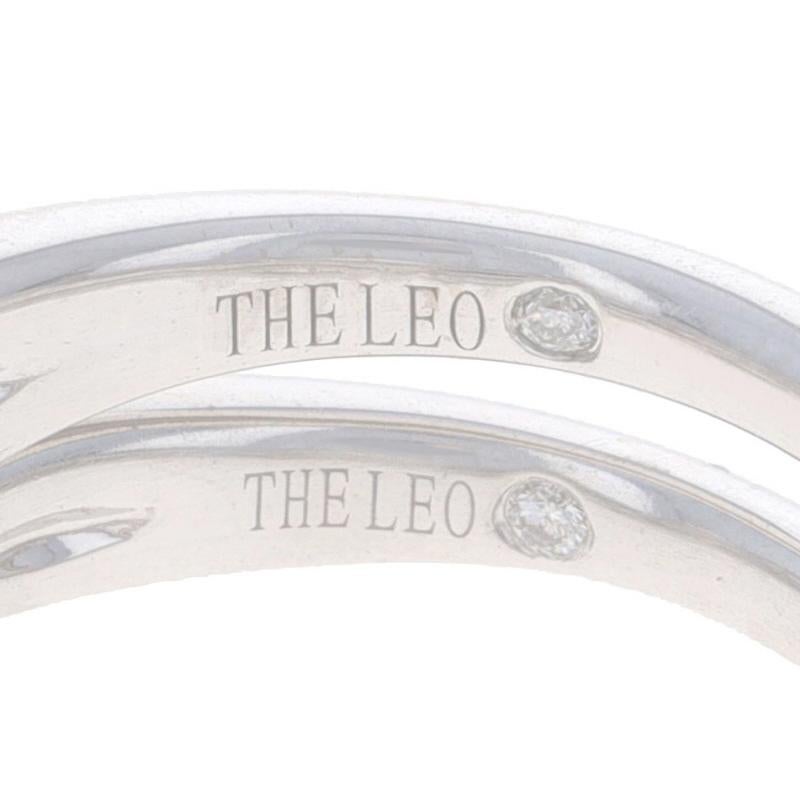The LEO Diamond Halo Alianza de compromiso Oro blanco 14k LEO Princess .70ctw en venta 2
