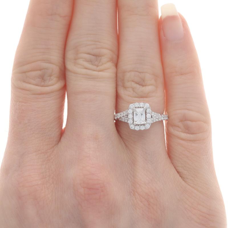 Taille : 5
Frais de taille : Up&Up 2 tailles pour $120

Marque : The LEO

Contenu métallique : Or blanc 14k

Informations sur les pierres
Diamant naturel
Carat(s) : .47ct
Coupe : Émeraude LEO
Couleur : H
Clarté : VS1
Note sur les pierres :