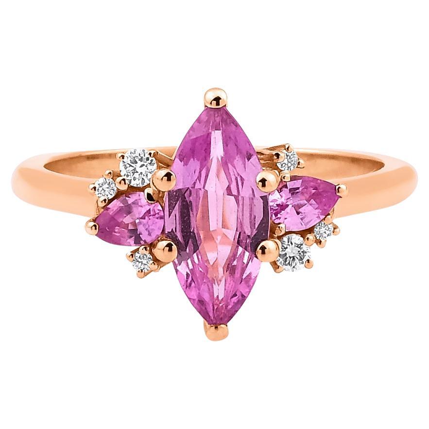 L
anello di fidanzamento con zaffiro rosa lilla e diamanti