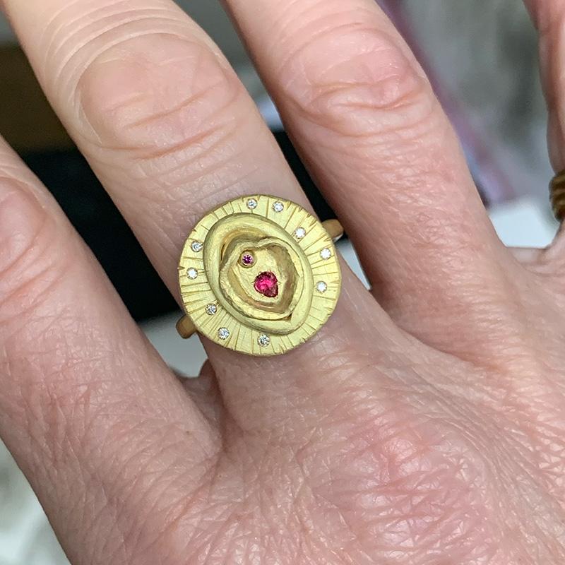 Artisan The Lilith Vulva Ring 18ct Fairmined gold and Diamonds For Sale