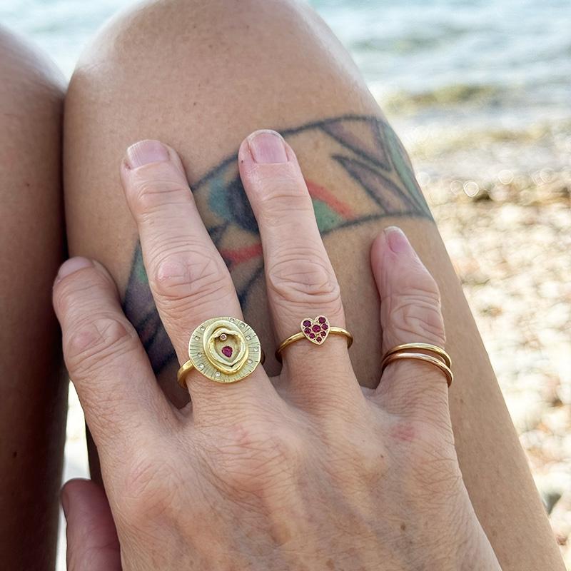 Women's or Men's The Lilith Vulva Ring 18ct Fairmined gold and Diamonds For Sale
