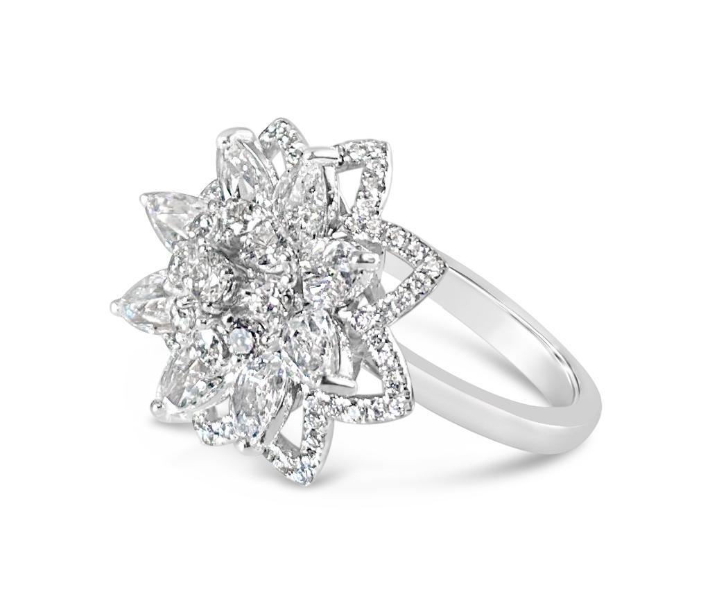 Der Lilotus-Ring - 1,45 Karat Diamant im Rosenschliff 0,43 Karat runder Diamant 18K Weißgold im Zustand „Neu“ im Angebot in New York, NY