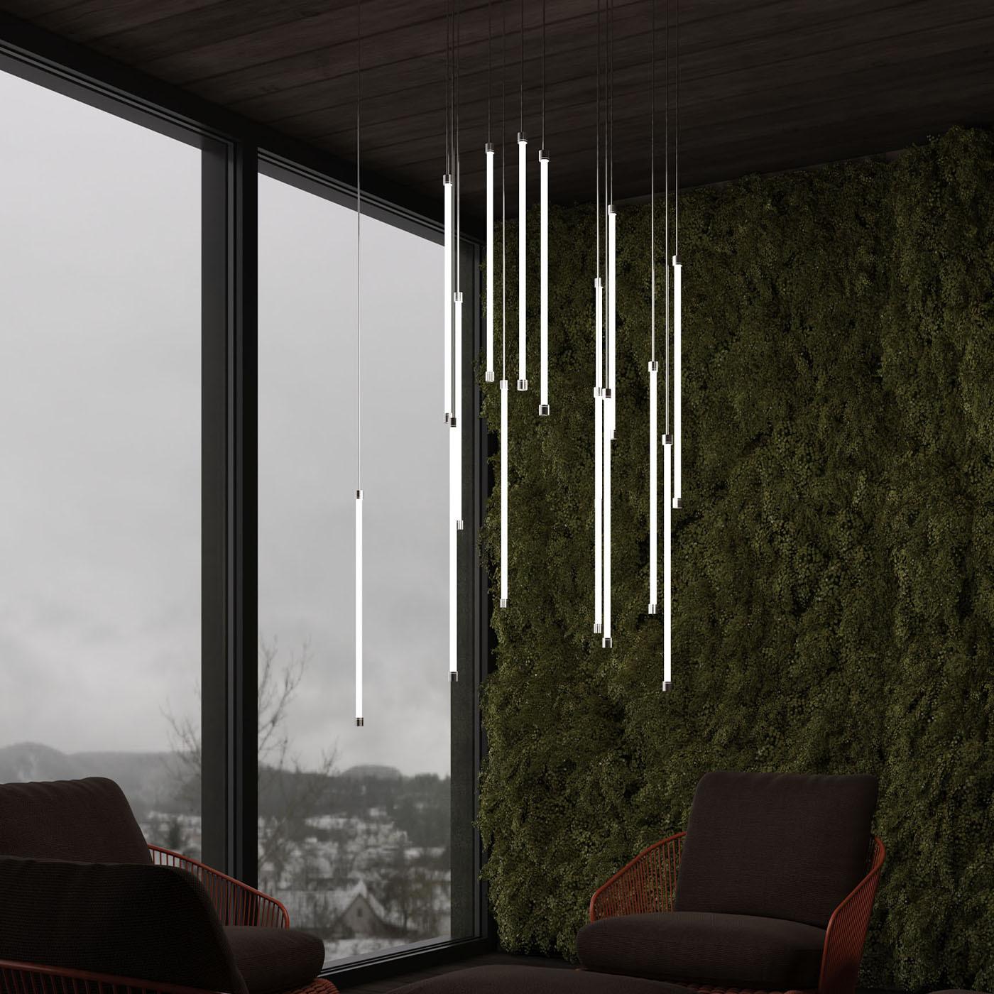 La lámpara de araña Line 18 presenta 15 esbeltas lámparas verticales de 53 cm cada una, dispuestas de forma compacta para proporcionar una luz suave y envolvente. Diseñado para espacios como verandas o rincones para sentarse, crea un ambiente íntimo