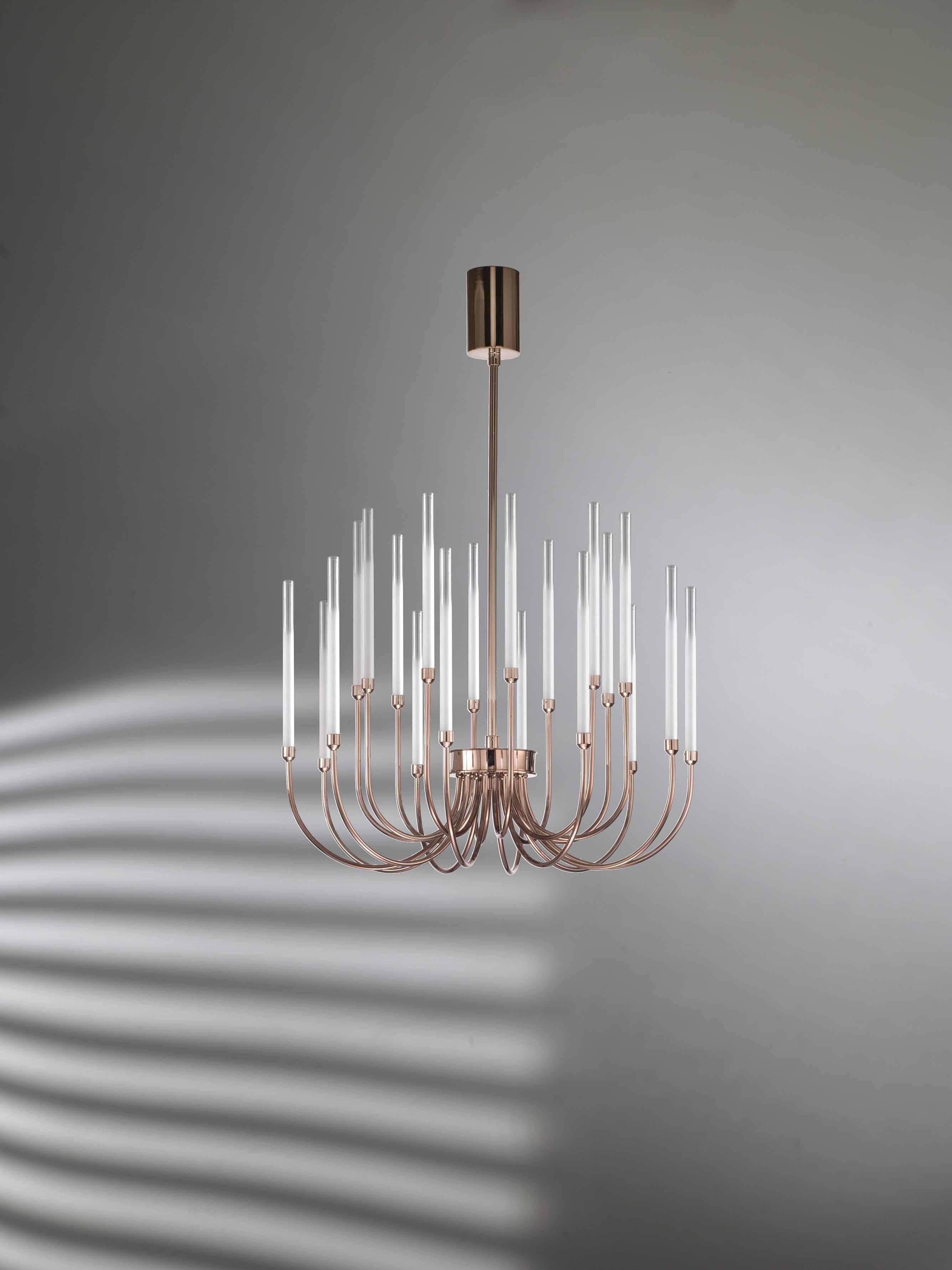 Lampada da soffitto The Line, 21500, di Stillux Illuminazione
Dimensioni: D 62 x H 90 cm.
Materiali: Acciaio, ferro, ottone, vetro, oro ombra.

Disponibile in nichel, cromo, nichel satinato, nichel nero, rame placcato, oro ombra, oro placcato,