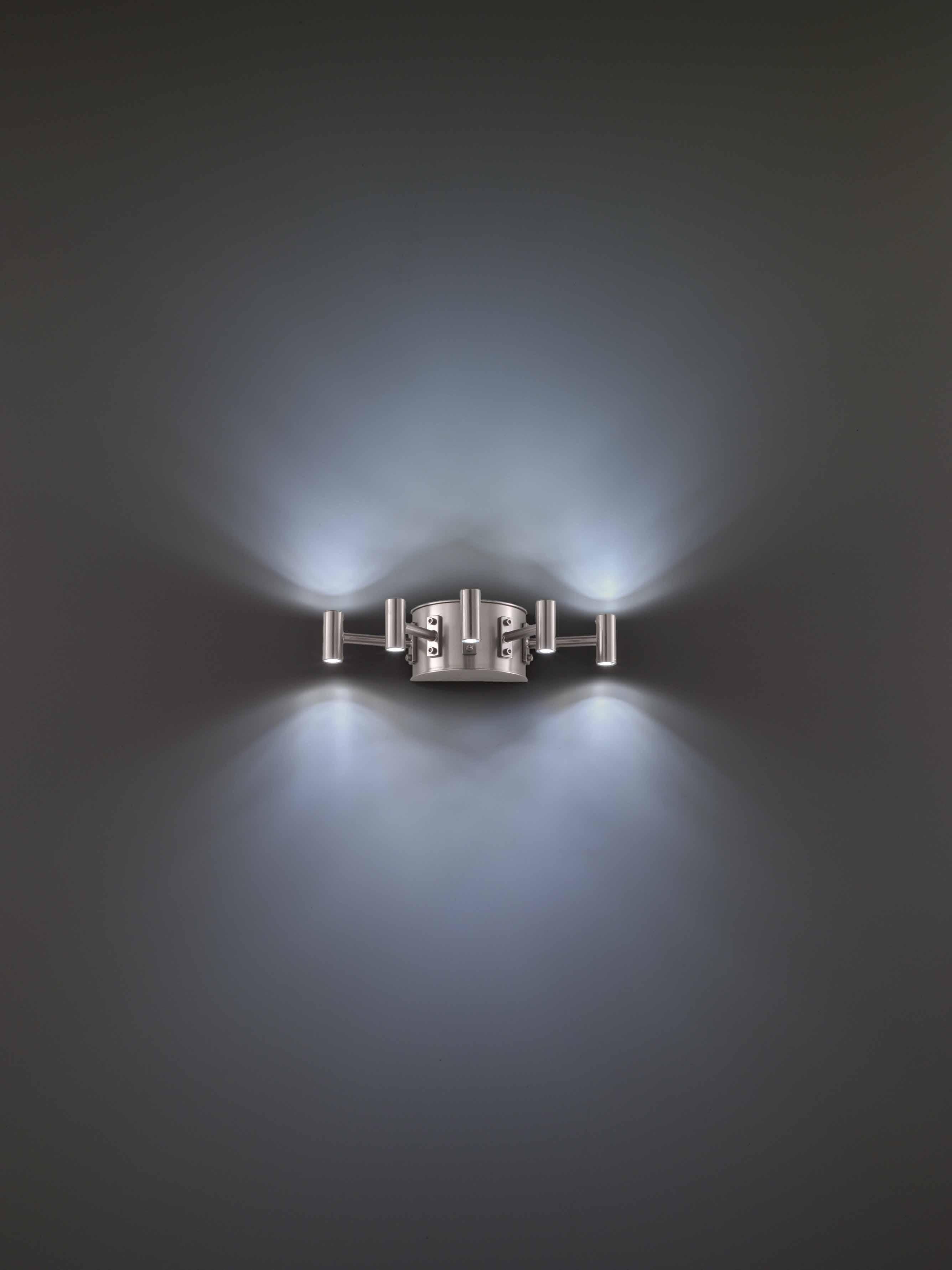 Lampada da parete The Line, 21510, di Stillux Illuminazione
Dimensioni: P 15 x L 30 x H 7 cm.
Materiali: Acciaio, ferro, ottone, nichel nero.

Disponibile in nichel, cromo, nichel satinato, nichel nero, rame placcato, oro ombra, oro placcato, ottone