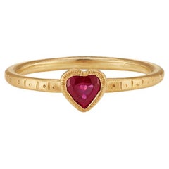L'anello etico Lippika in oro equo e solidale 18ct 0,25 rubino cuore