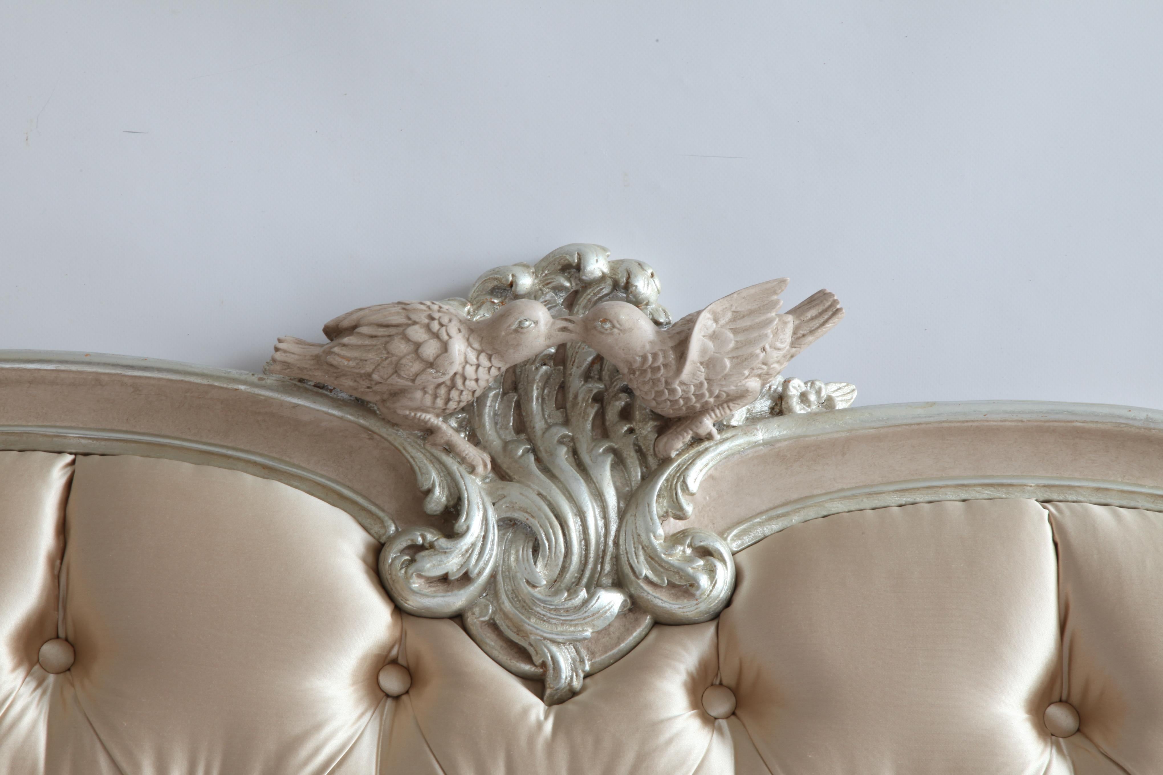 Lit De Marriage-Bett, hergestellt im LXV-Stil, in Rosen- und Silber lackiert (Louis XV.) im Angebot