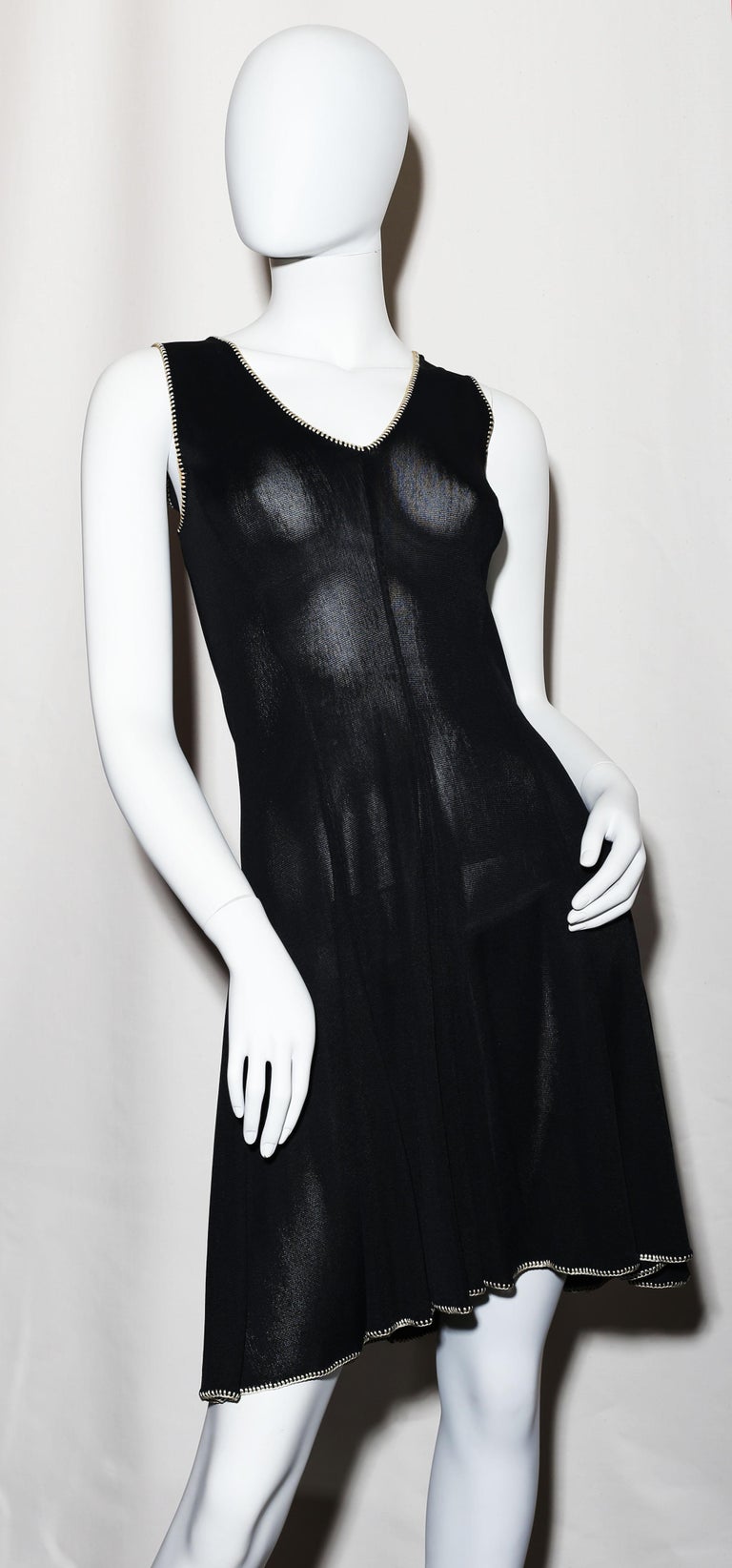 The little black dress by Chanel black and white silk Sculpted figure For  Sale at 1stDibs