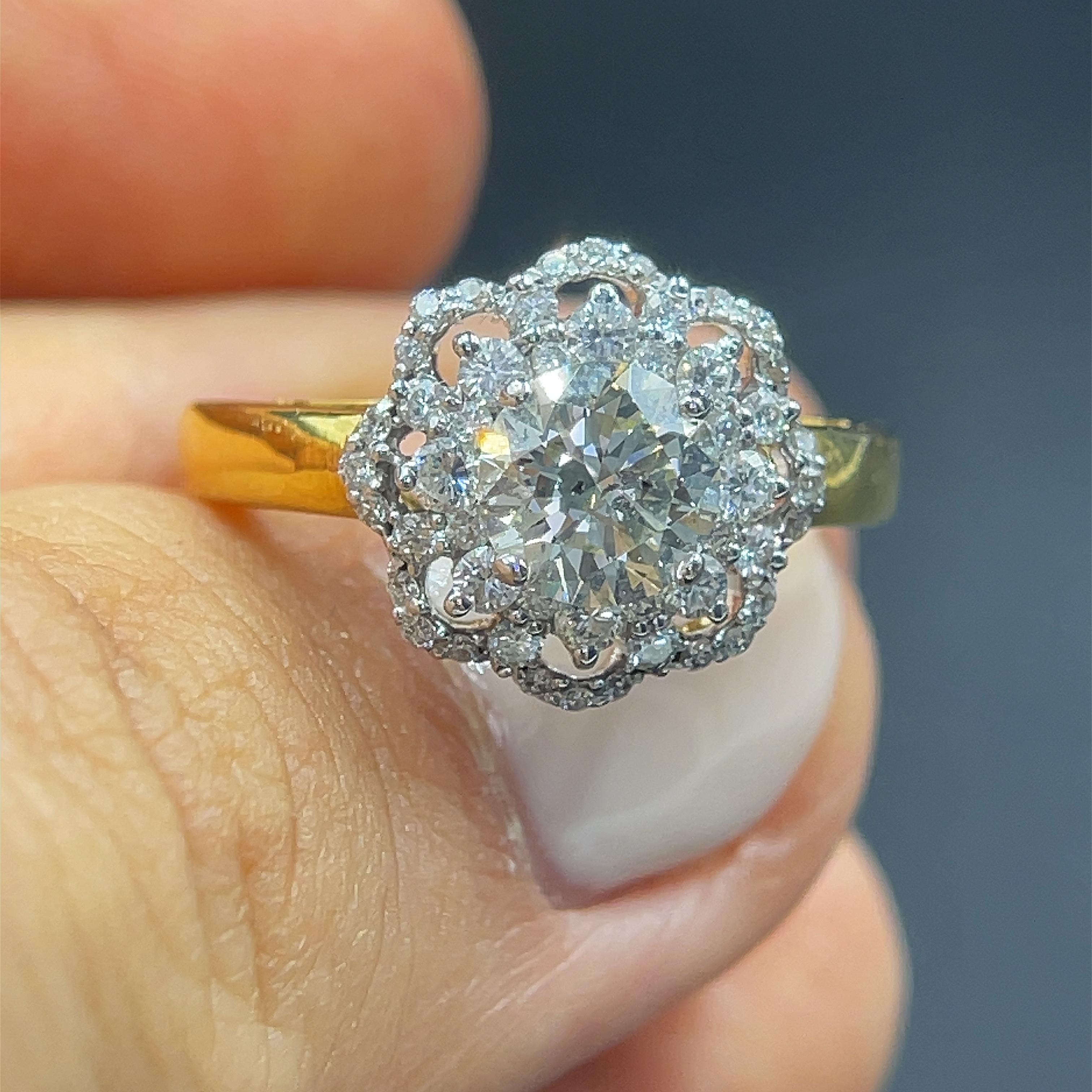 Women's or Men's The Lona Ring - 1.03 Carat Diamond 18K Yellow Gold For Sale
