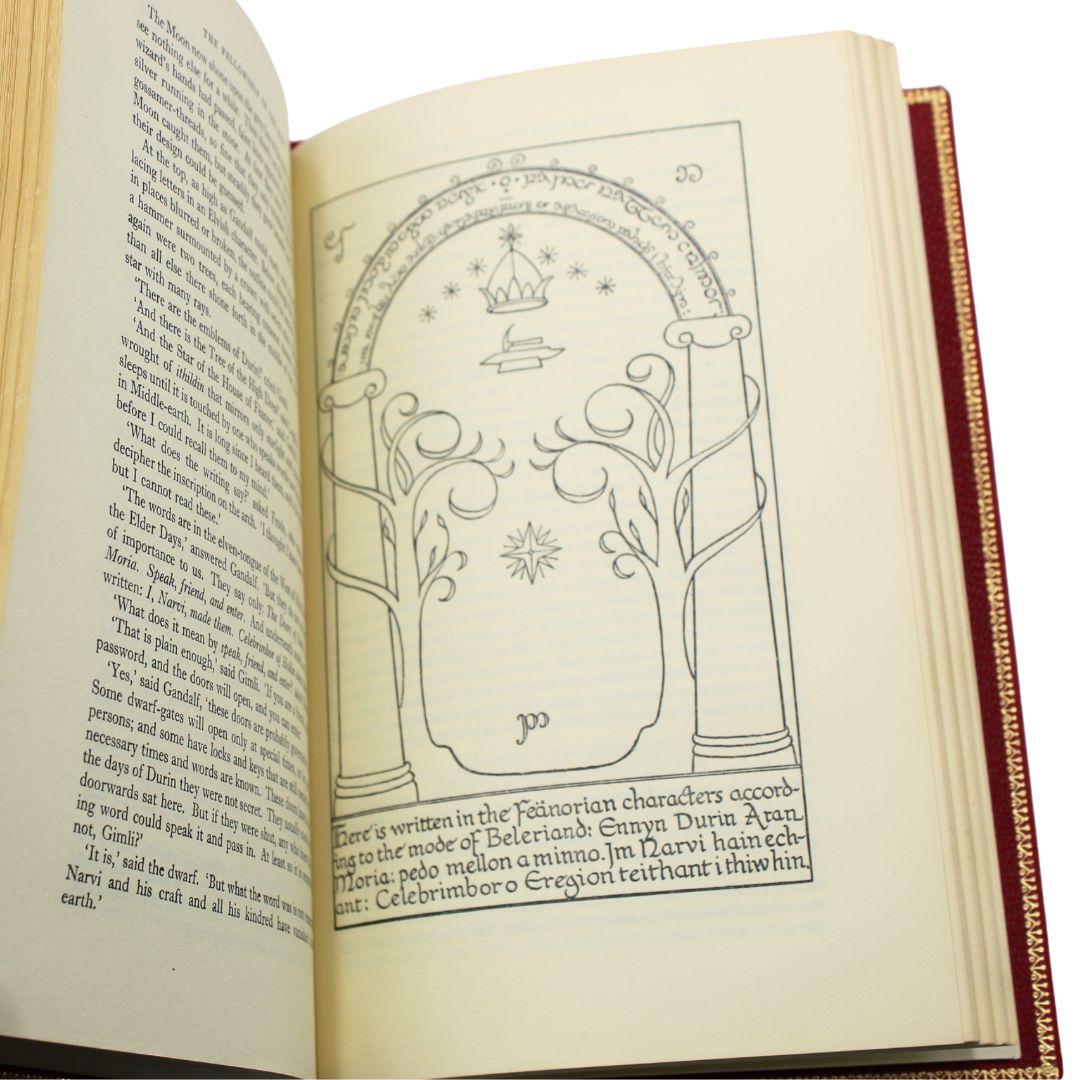 La trilogie du Seigneur des Anneaux par J.R.R. Tolkien, première édition, coffret en trois volumes en vente 7