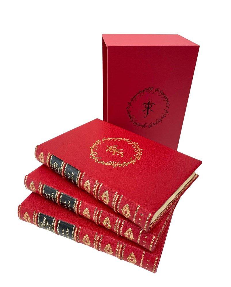 Anglais La trilogie du Seigneur des Anneaux par J.R.R. Tolkien, première édition, coffret en trois volumes en vente