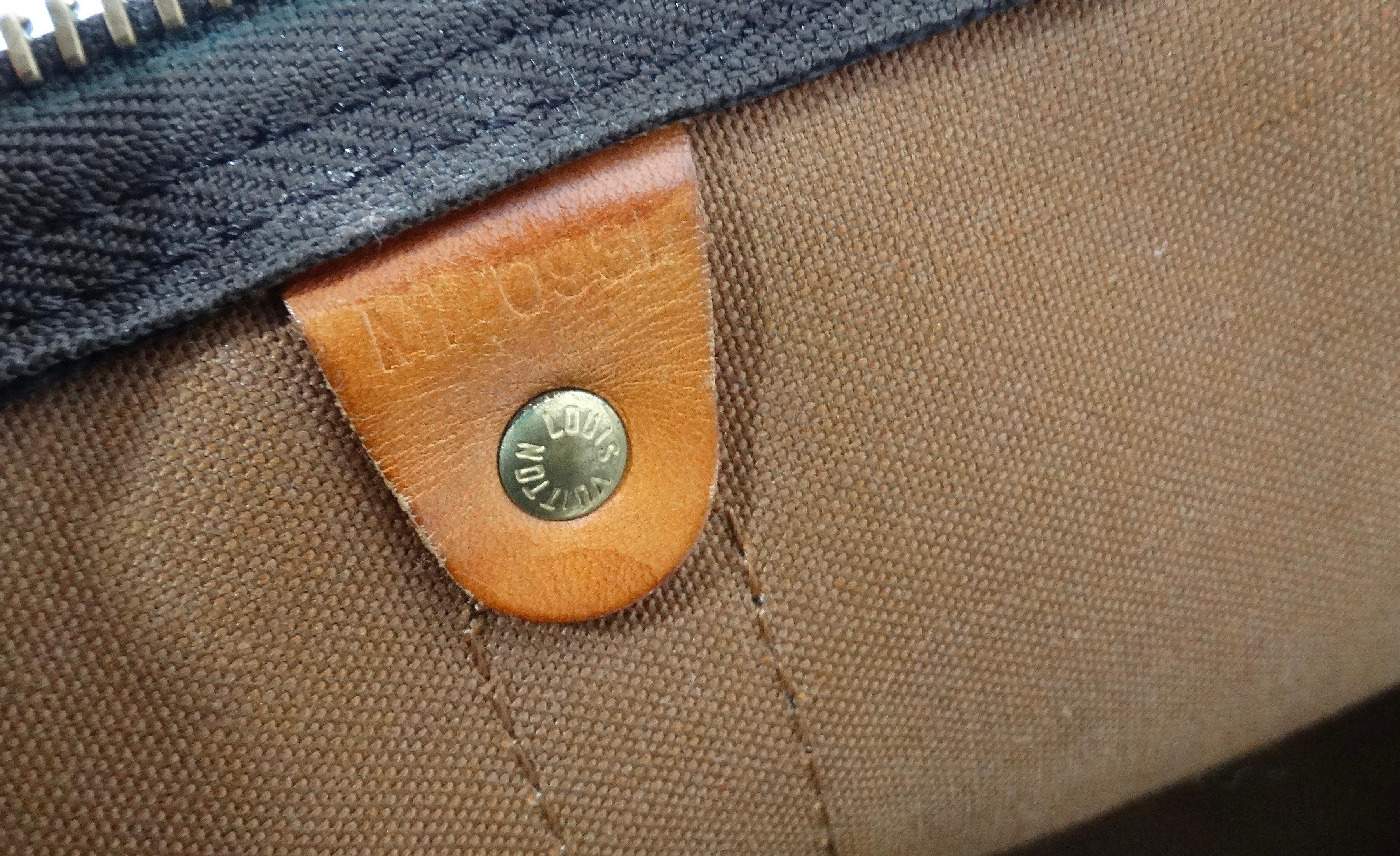 The Louis Vuitton Keepall 55 Monogram Coated Canvas Duffel Bag en venta 7