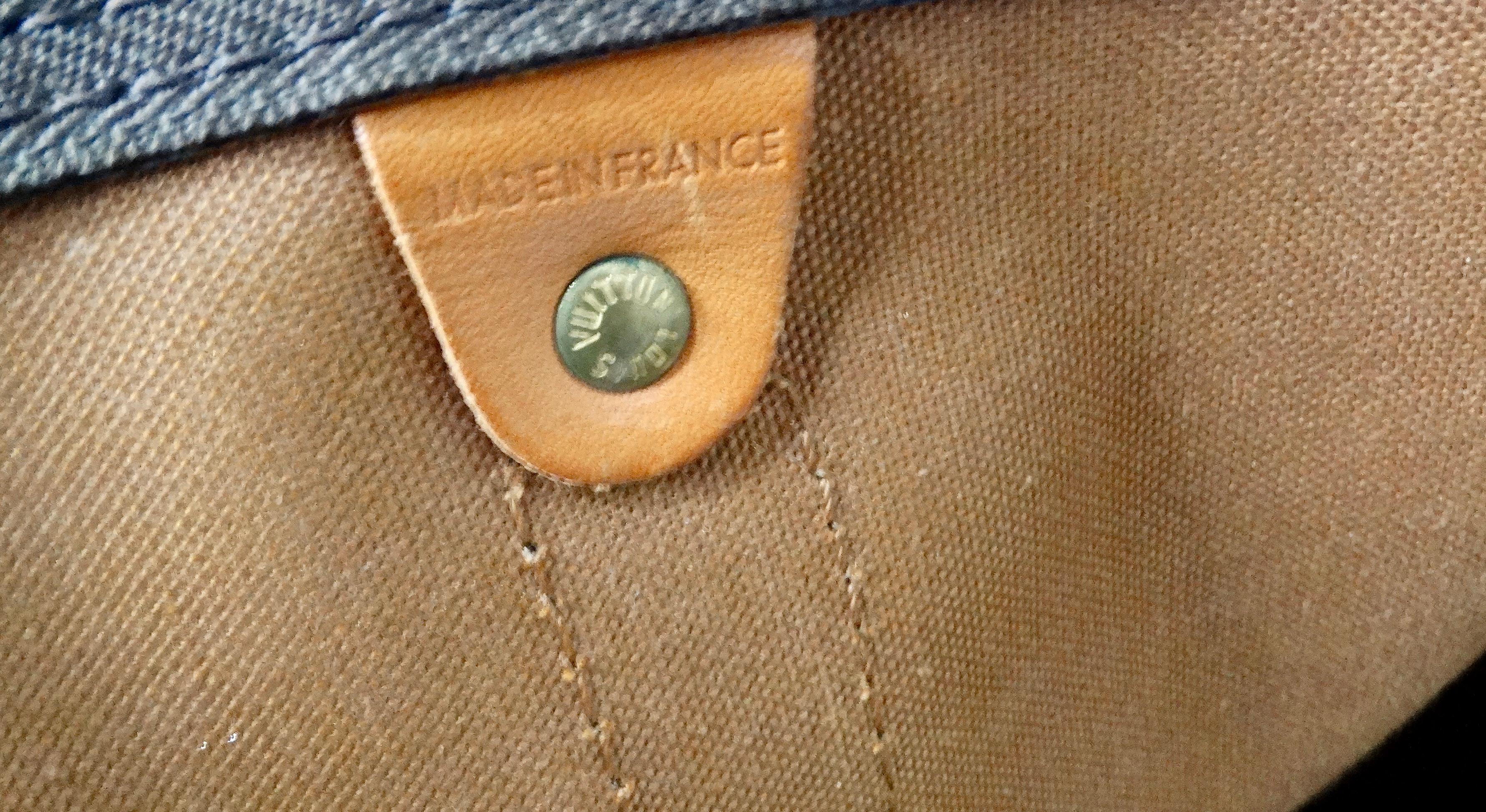 The Louis Vuitton Keepall 55 Monogram Coated Canvas Duffel Bag en venta 8