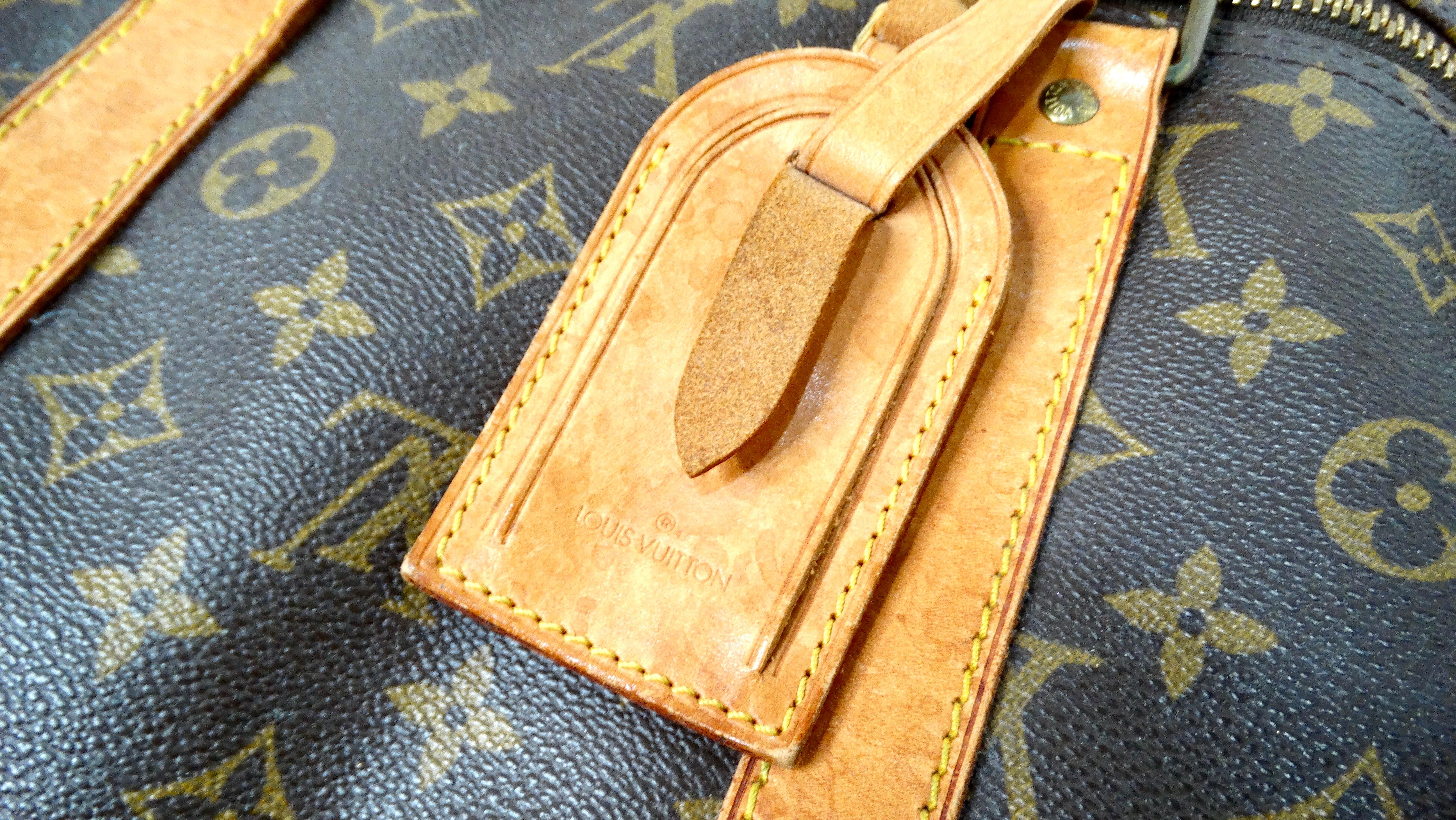The Louis Vuitton Keepall 55 Monogram Coated Canvas Duffel Bag en Bueno estado para la venta en Scottsdale, AZ