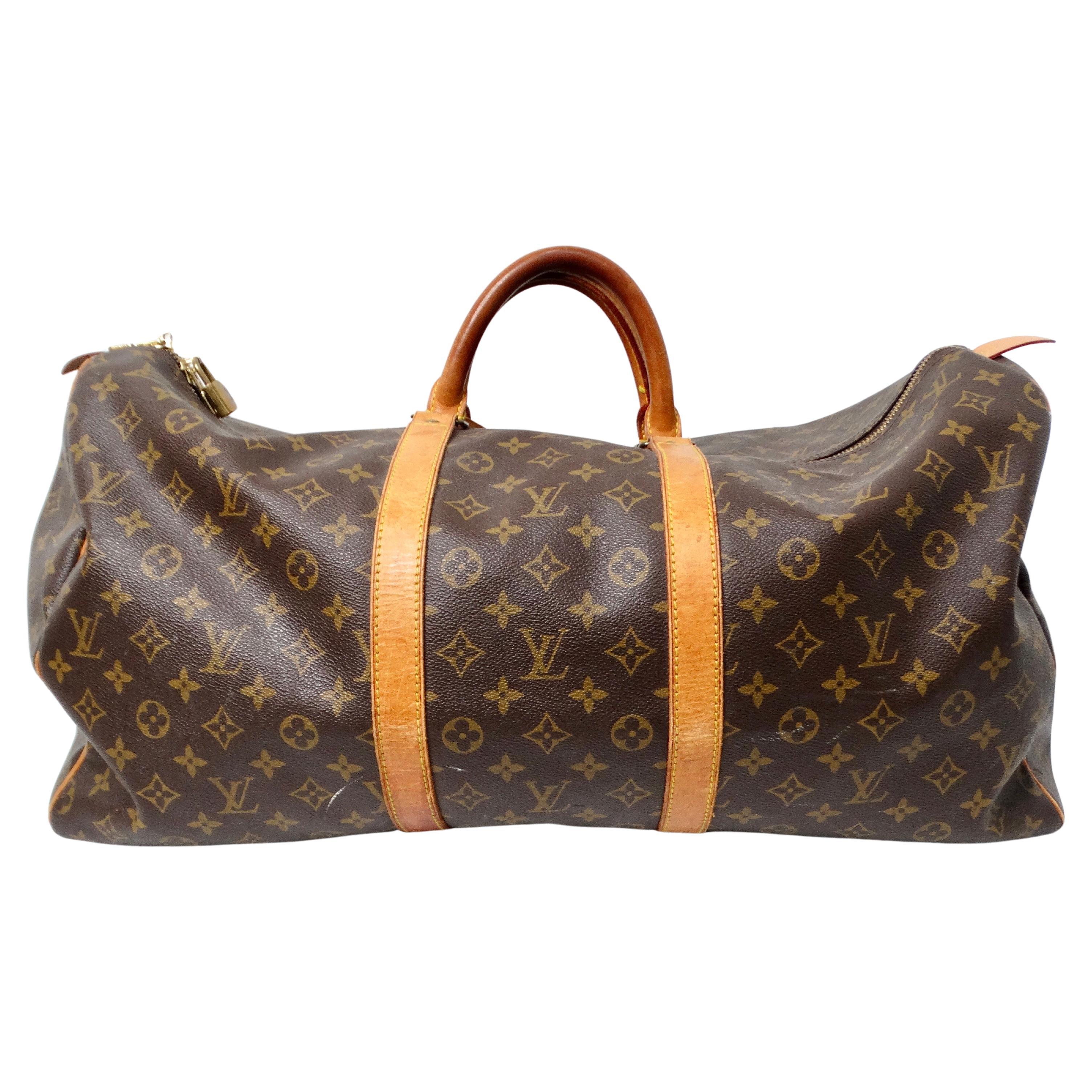 The Louis Vuitton Keepall 55 Monogram Coated Canvas Duffel Bag en venta