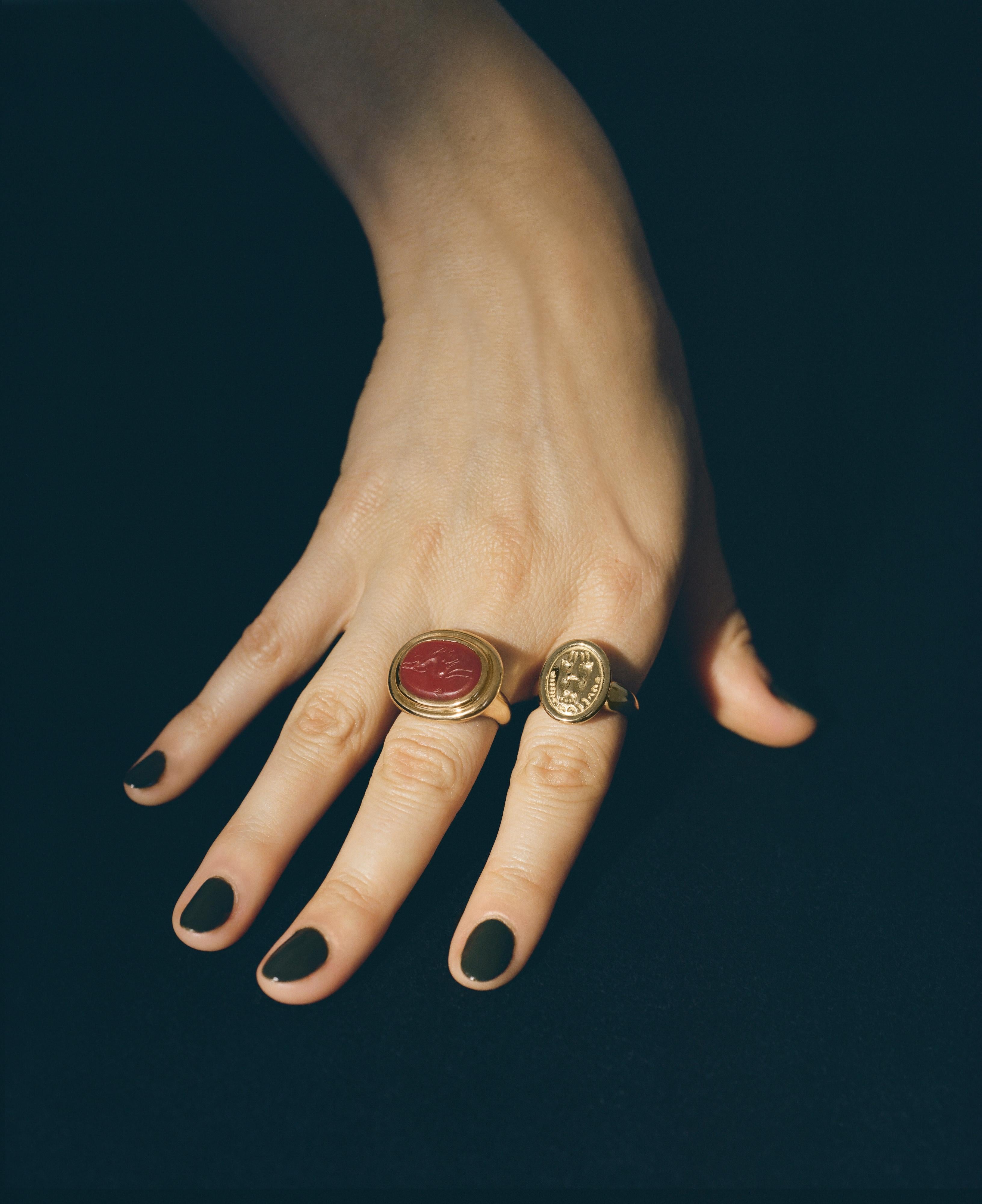 Lovers Signet, 18k Gold Intaglio Carved Ring In New Condition For Sale In Los Angeles, CA
