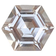 La topaze lumineuse de 5,00 carats, pierre précieuse naturelle pakistanaise de taille fantaisie