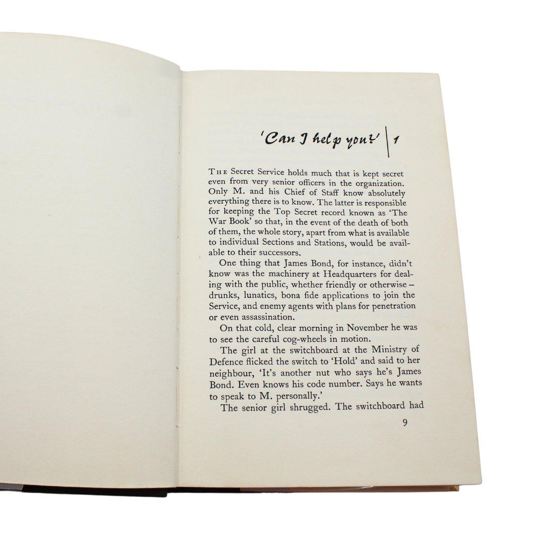 The Man With the Golden Gun de Ian Fleming, première édition, dans son DJ original, 1965 en vente 1