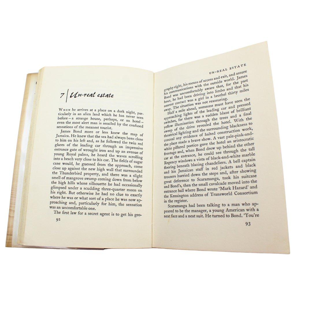 The Man With the Golden Gun de Ian Fleming, première édition, dans son DJ original, 1965 en vente 2